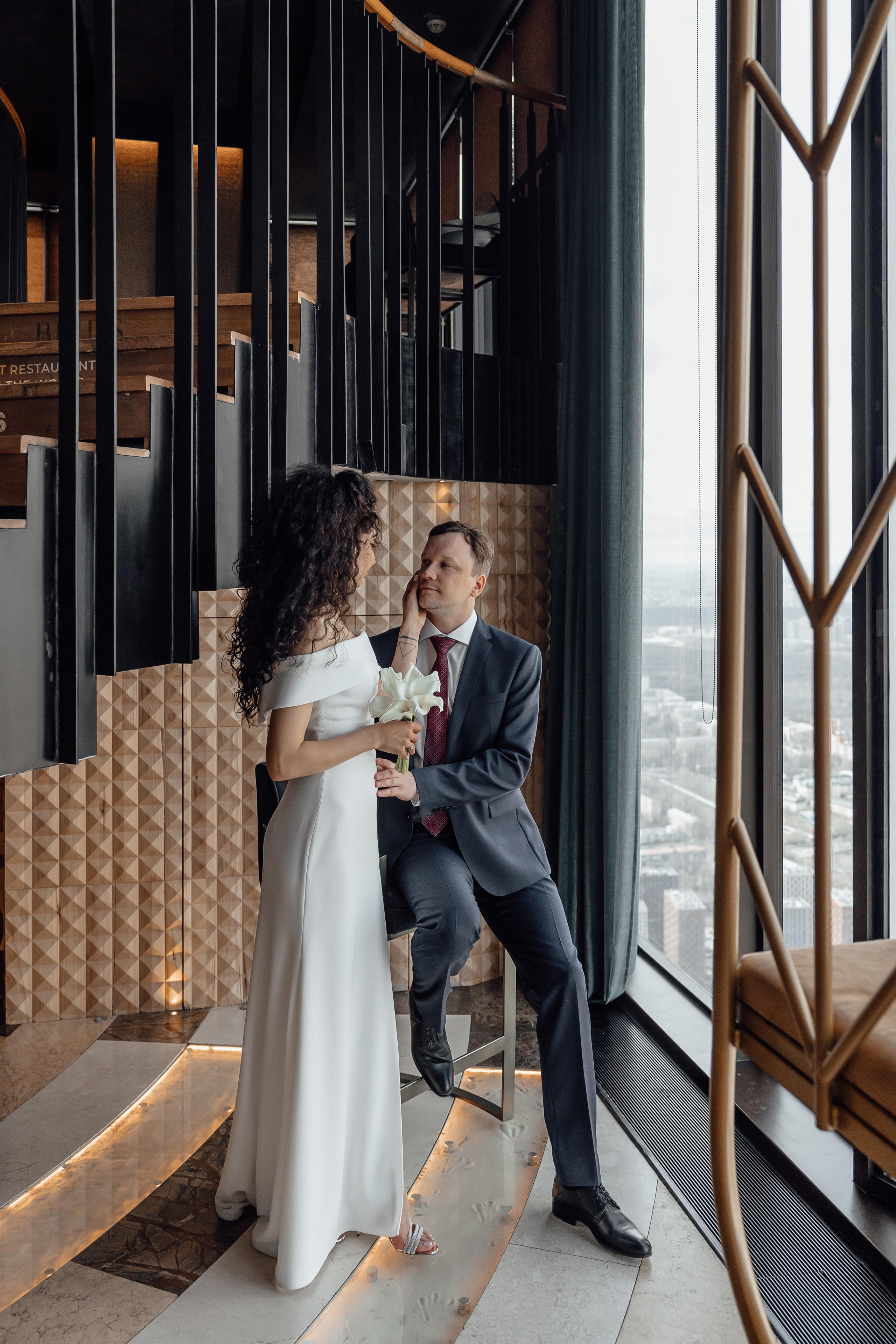 свадебная фотосессия в ресторане бердс башня око москва сити