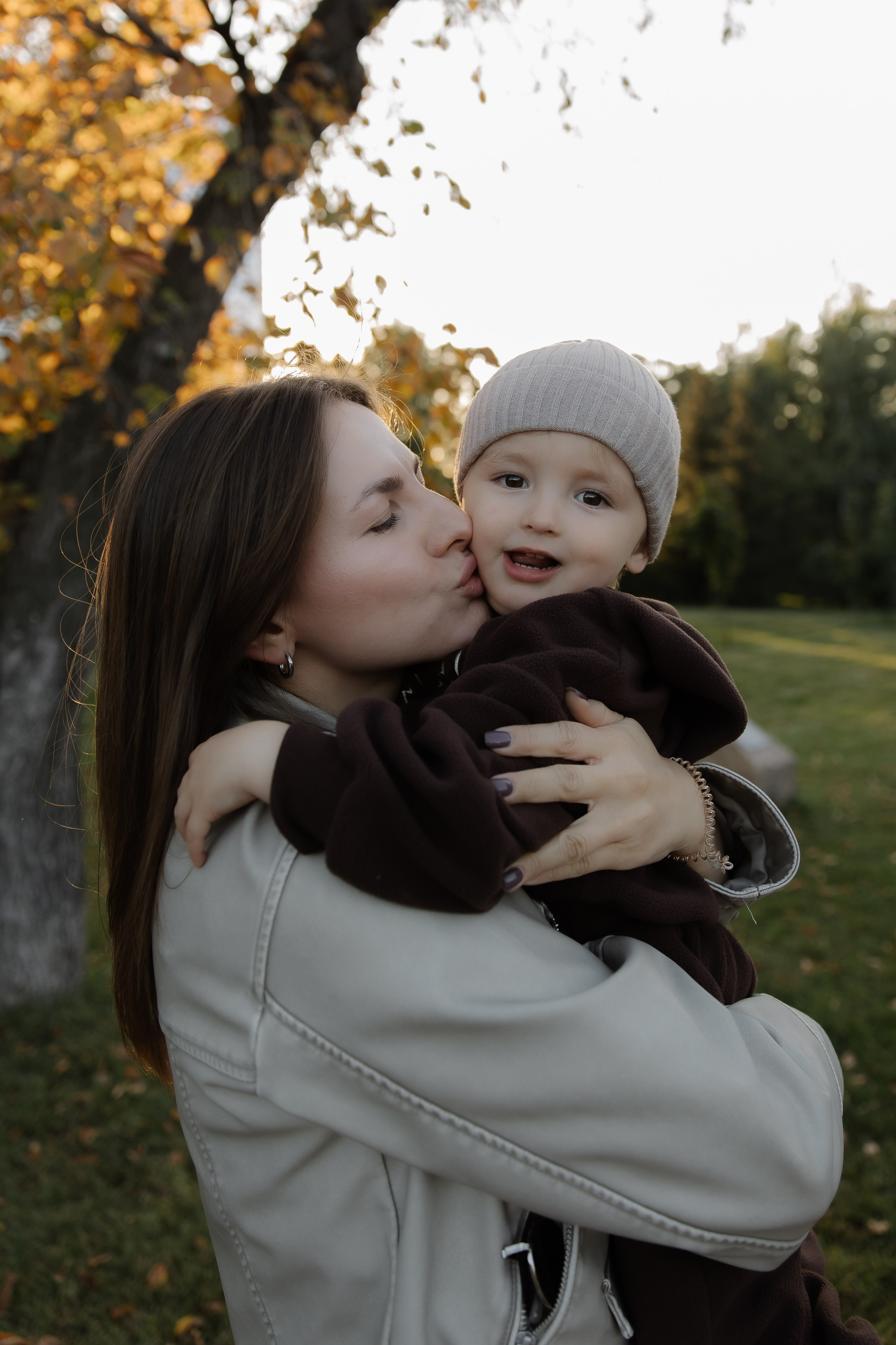 Осенняя прогулка мама и сын. СВАДЕБНЫЙ ФОТОГРАФ ЧЕЛЯБИНСК