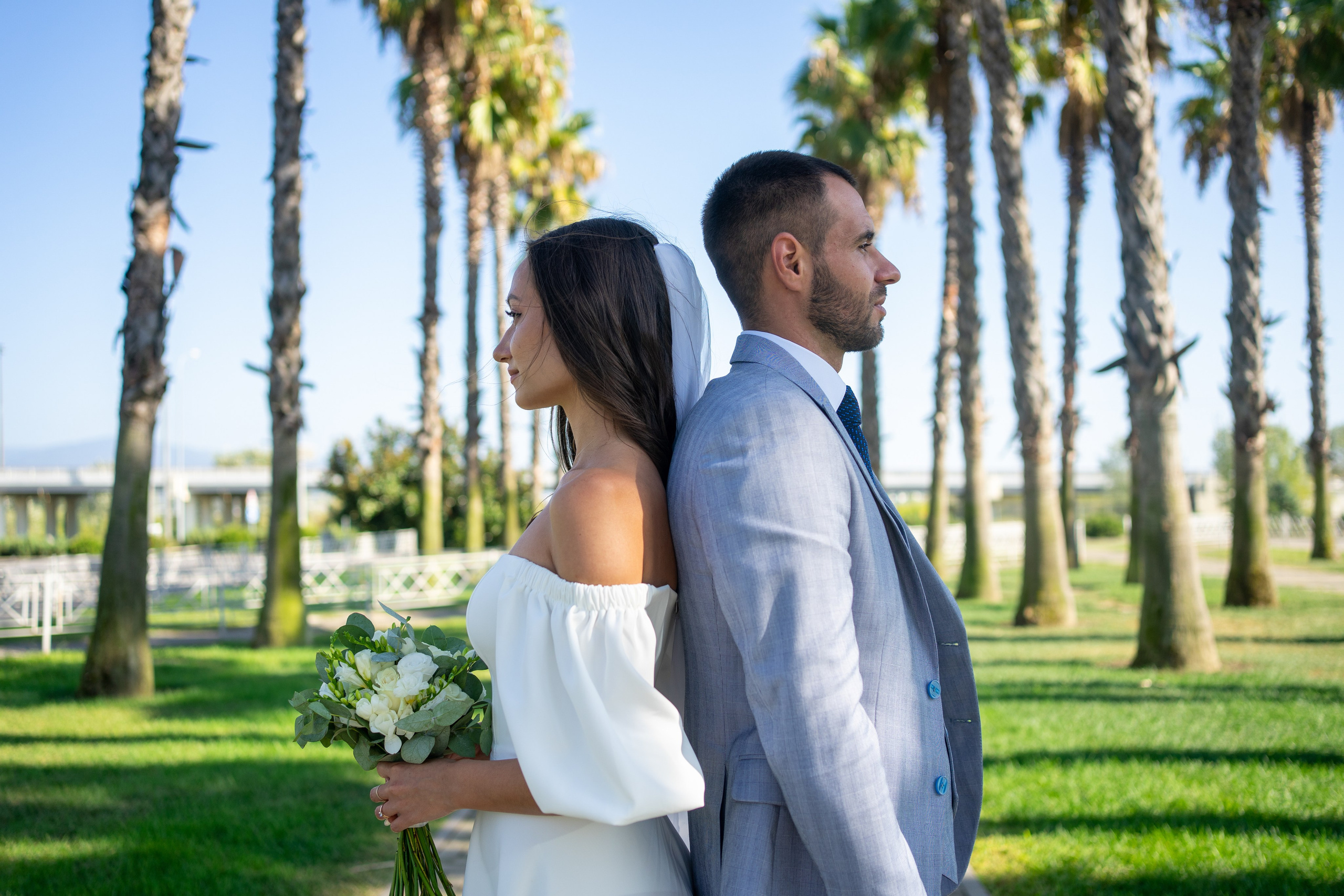 Свадебная прогулка в Красной поляне и на аллее пальм в Сириусе. Фотограф в Сочи Тиунова Маргарита и Тиунов Евгений