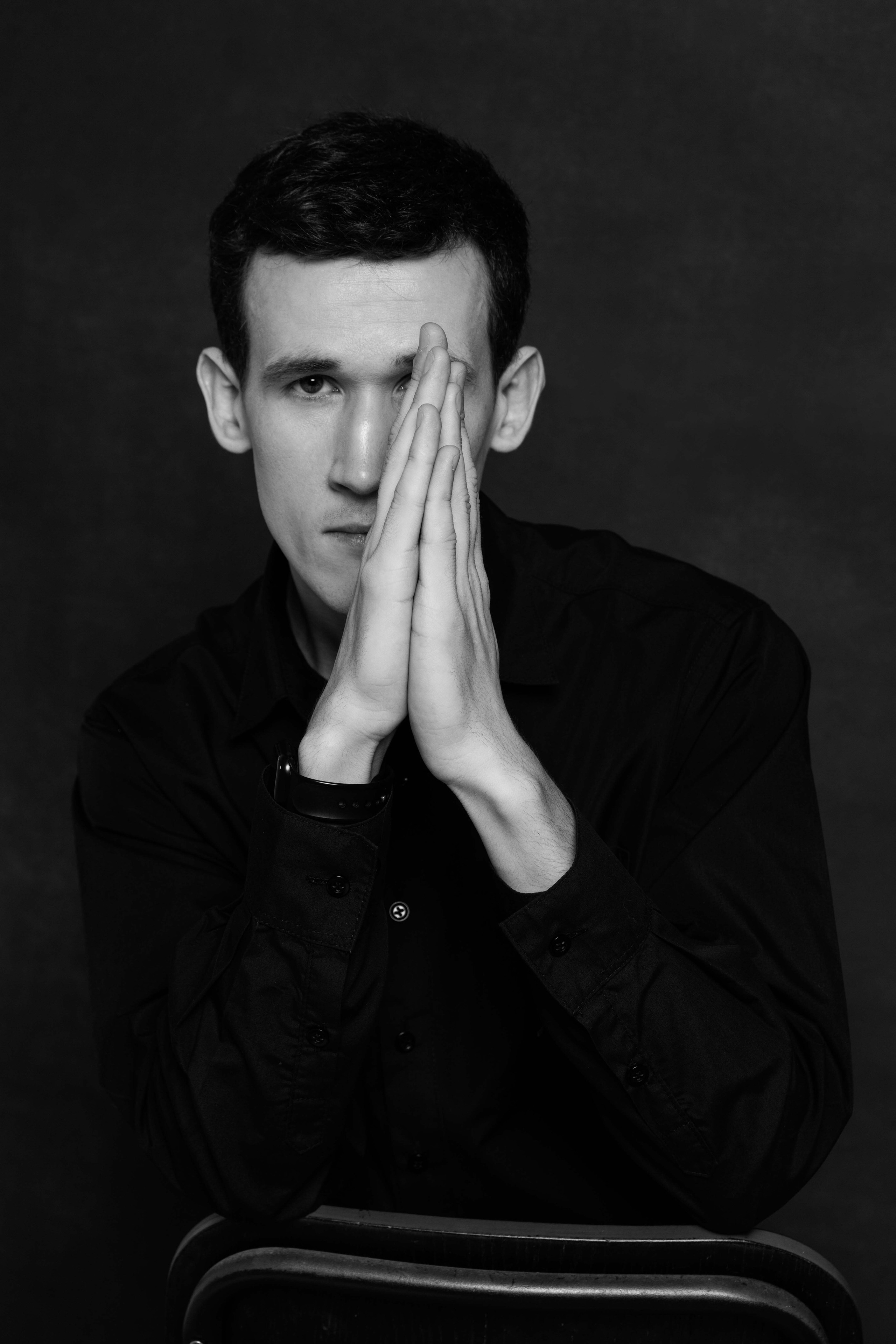 Portfolio. Volume II: «Портреты. Лица Ленинград Центра без масок». Ира Сафронова — фотограф и нейровизуализатор | бизнес-съёмки, портреты, нейровизуалы для брендов, Санкт-Петербург и Москва