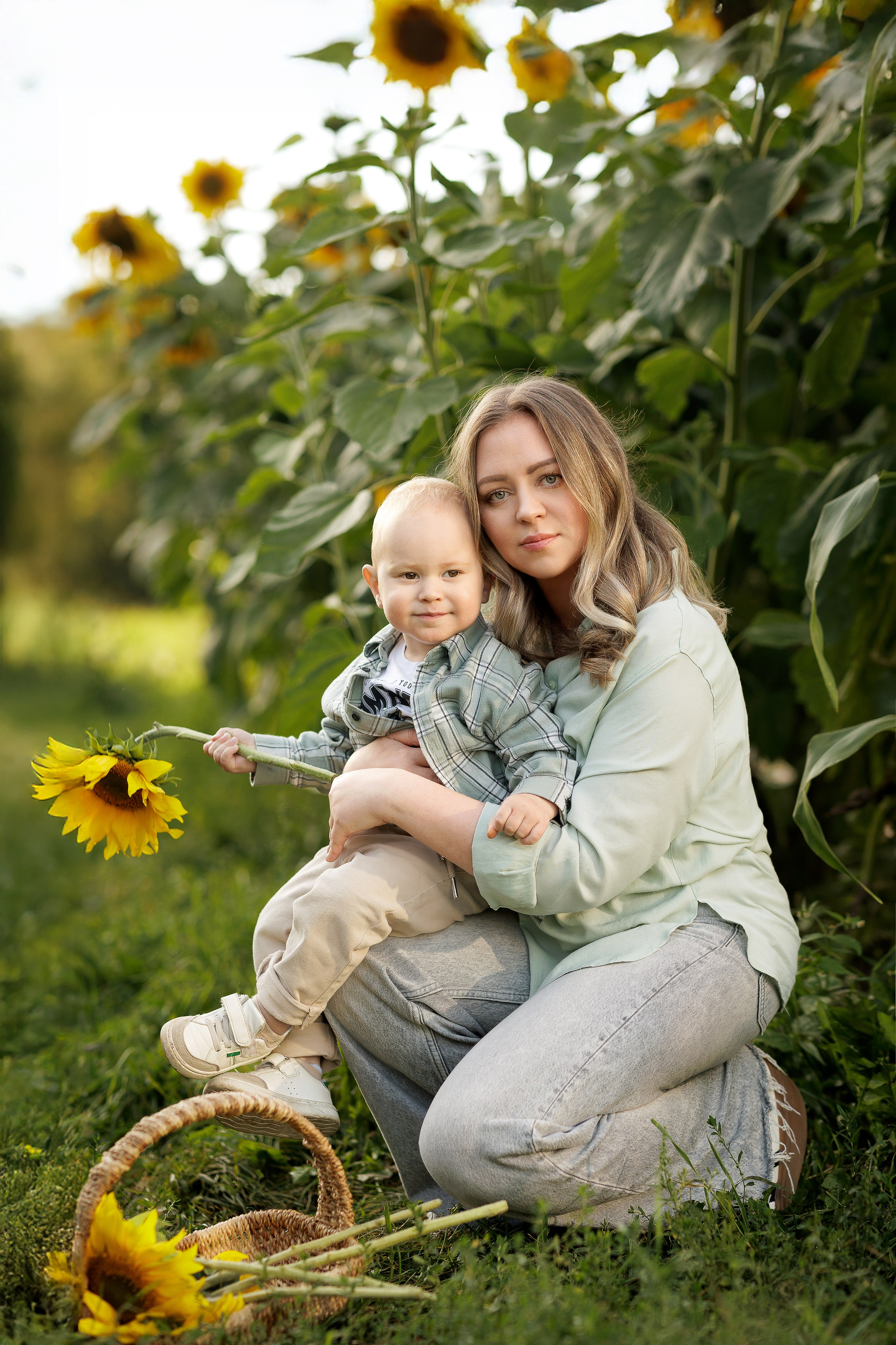 Фотосессия в подсолнухах в Екатеринбурге