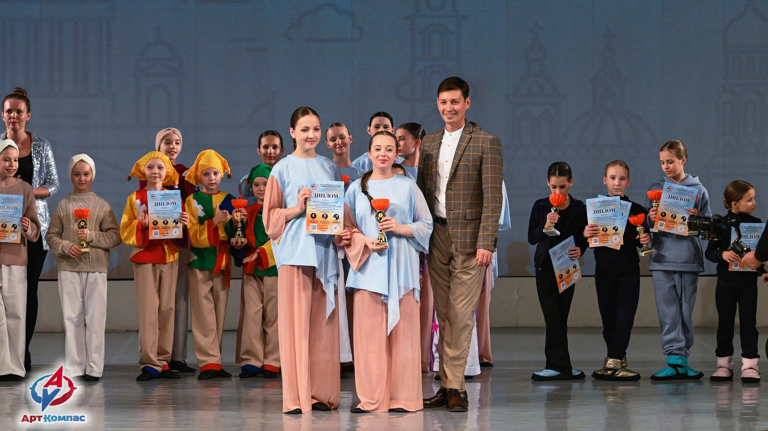 05.10.2025 Всероссийский фестиваль талантов «НЕВСКИЕ ВСТРЕЧИ» г. Санкт-Петербург. Медиастудия Фото Концепт