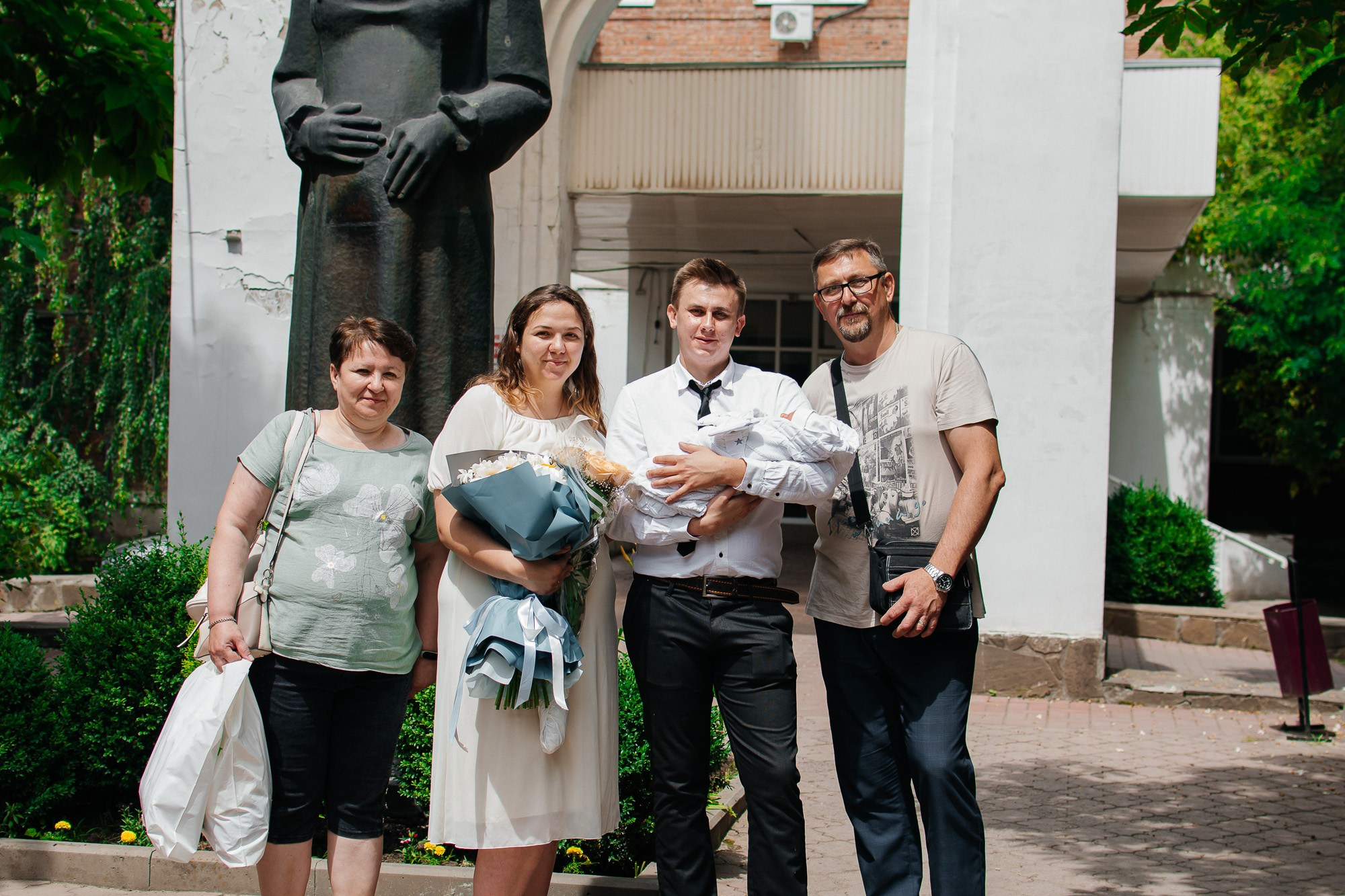 Выписка из роддома. Фотограф Ростов-на-Дону | фототерапевт