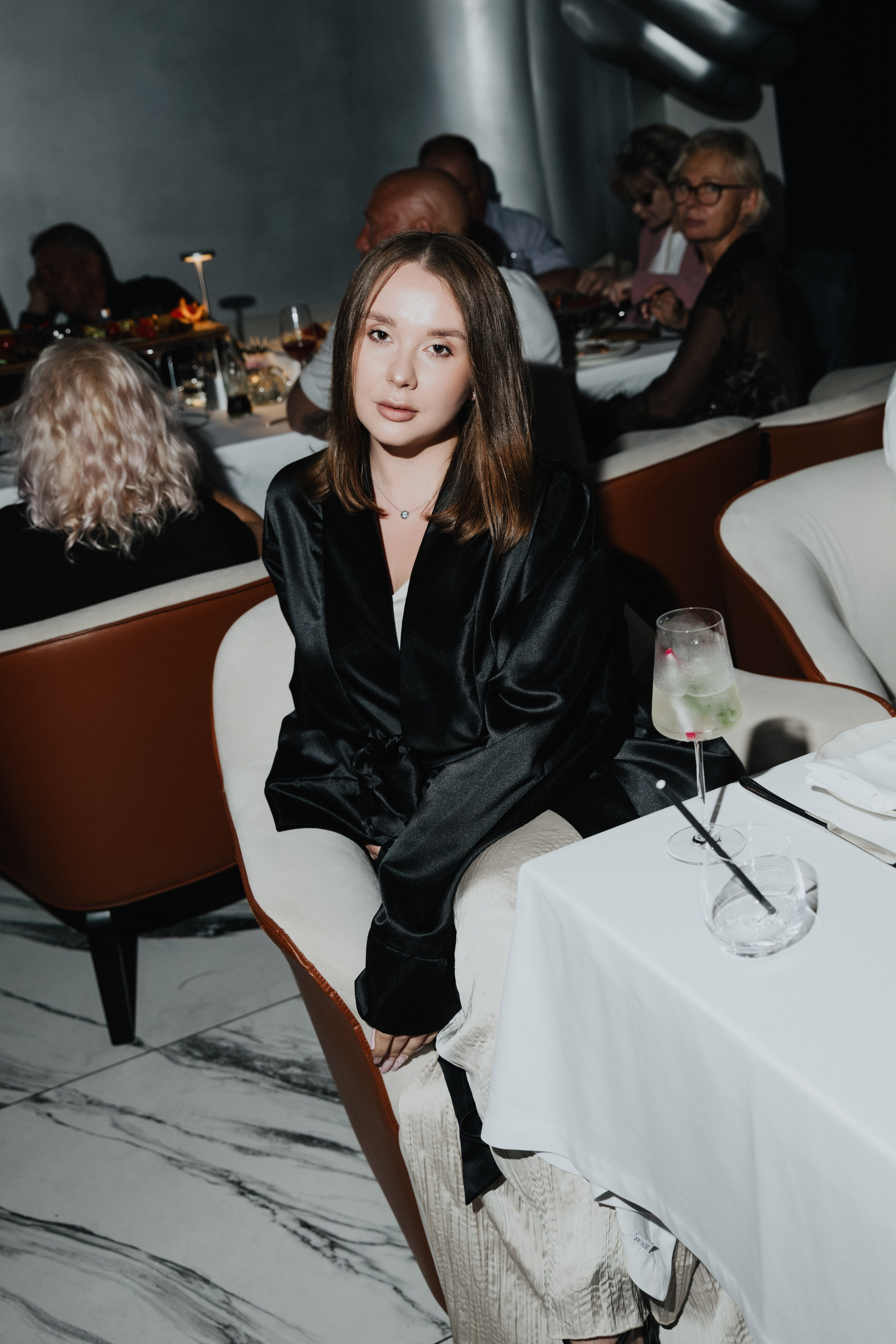 19 июня (пятница) премьера шоу-программы «Ривьера». BENUAR Restaurant