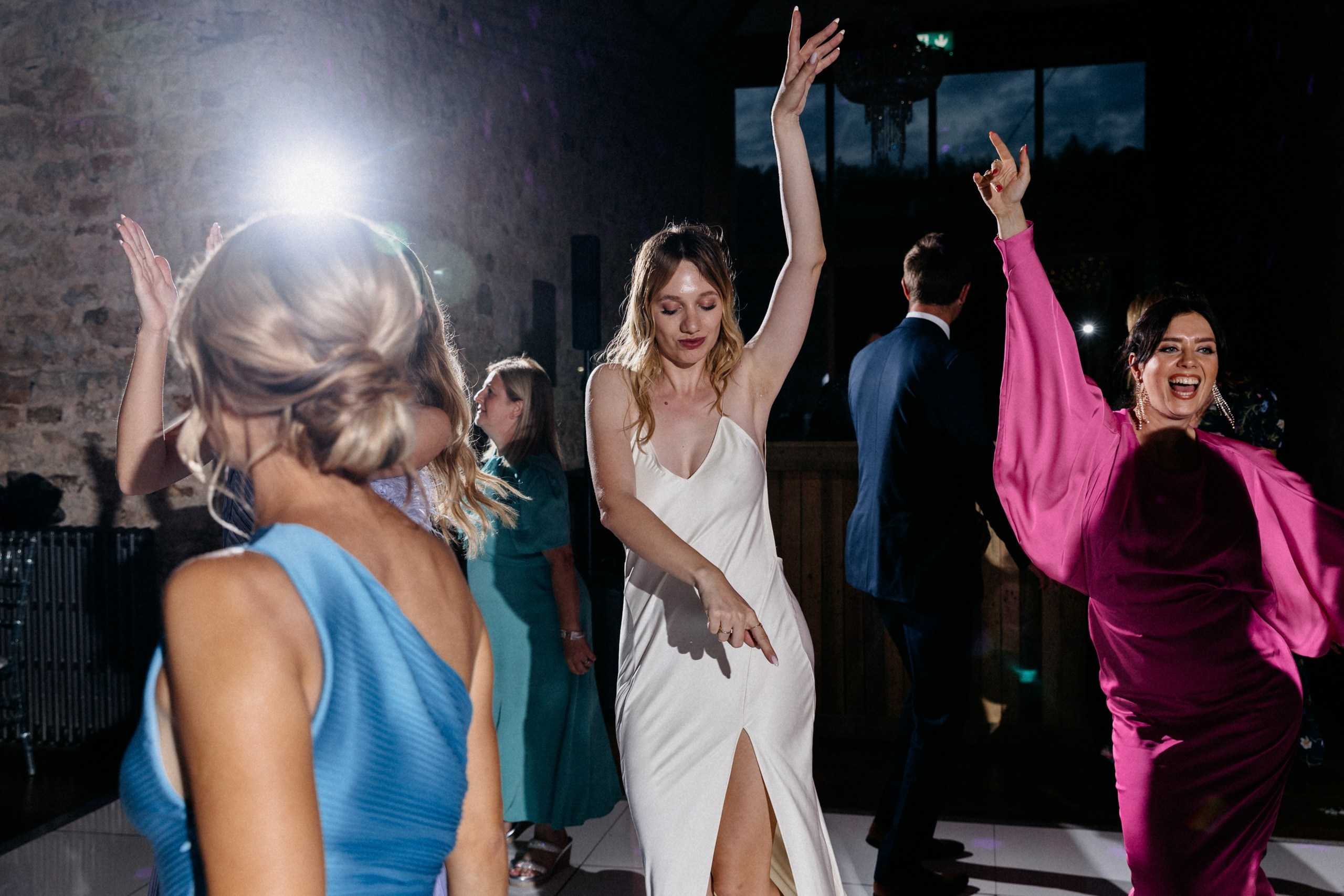 Ana & Tom Wedding at Notley Abbey. Moments Catchers — Wedding Photography & Video Duo in London