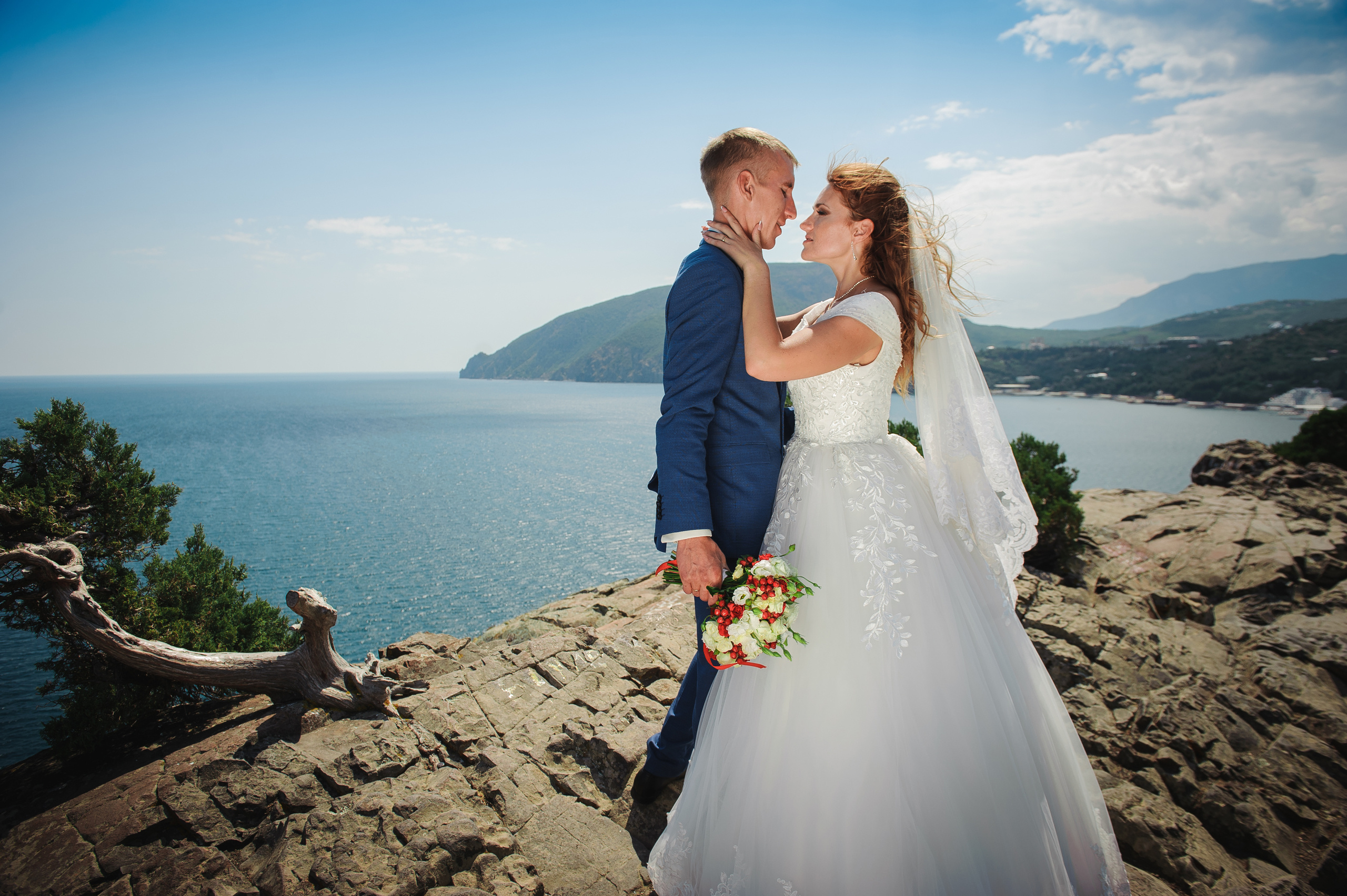 Свадебная прогулка в Крыму Ялта, Алушта- Утес. Свадебный фотограф в Крыму Алексей Лобач