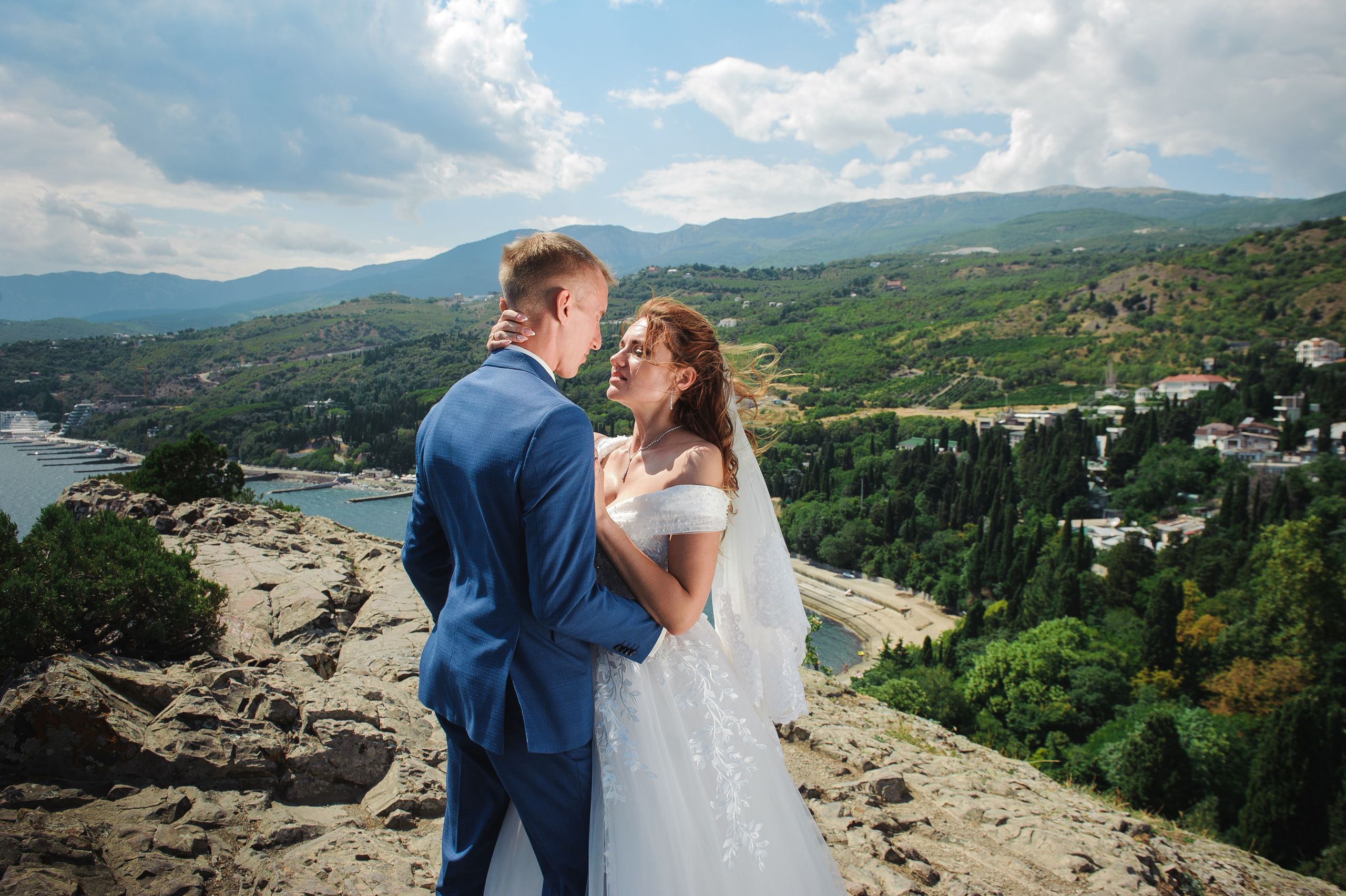 Свадебная прогулка в Крыму Ялта, Алушта- Утес. Свадебный фотограф в Крыму Алексей Лобач