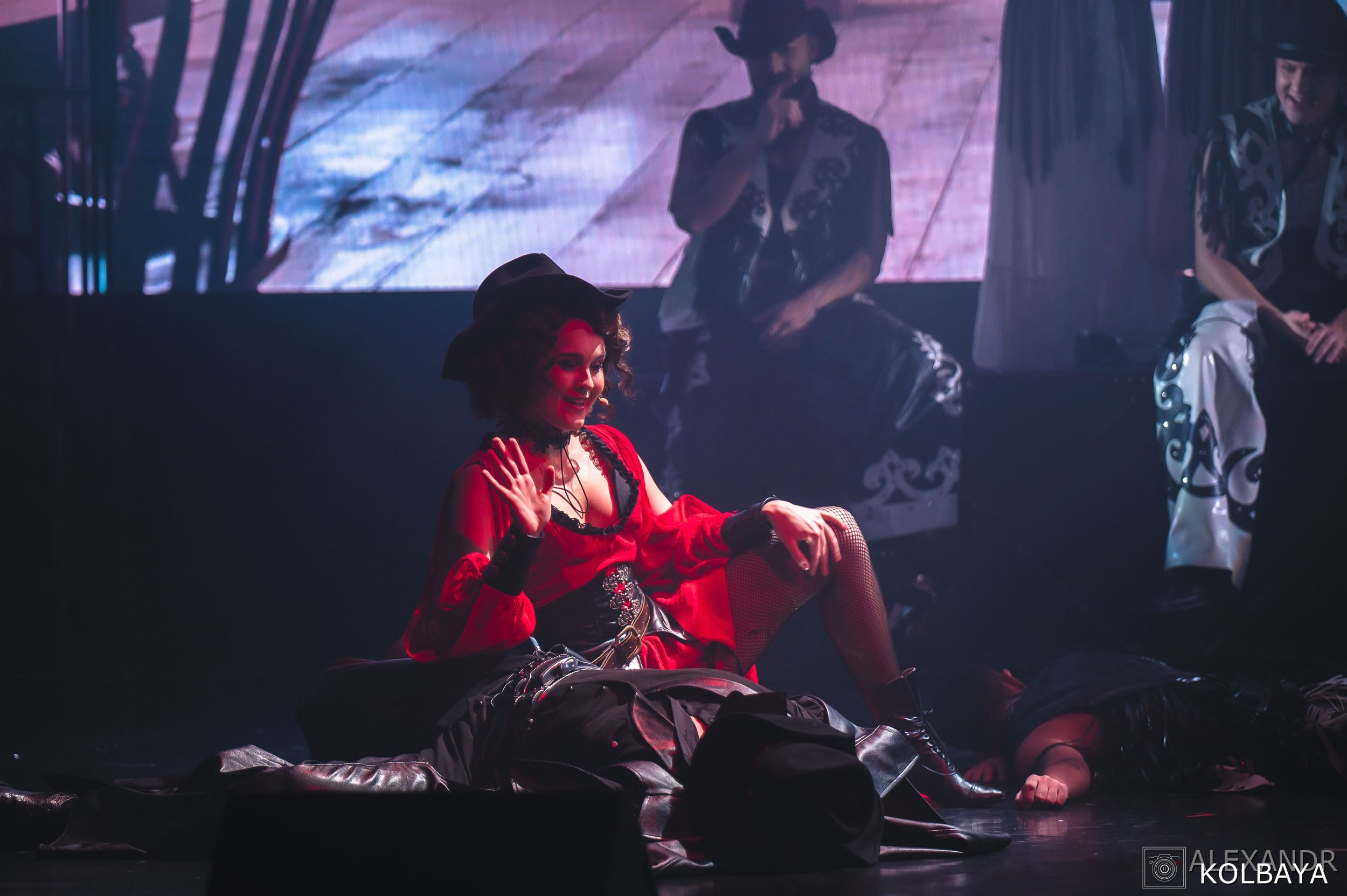 Фотографии со спектакля «Привет, я тетя Чарли». Концертный и театральный репортажный фотограф в Москве Александр Колбая