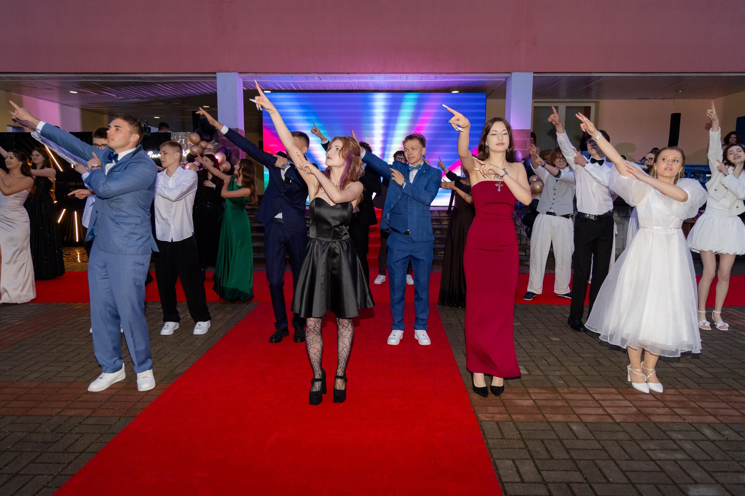 Школьный выпускной 2025 год в Минске, Беларуси. Свадебный фотограф в Минске/Беларуси Сергей Спиридонов