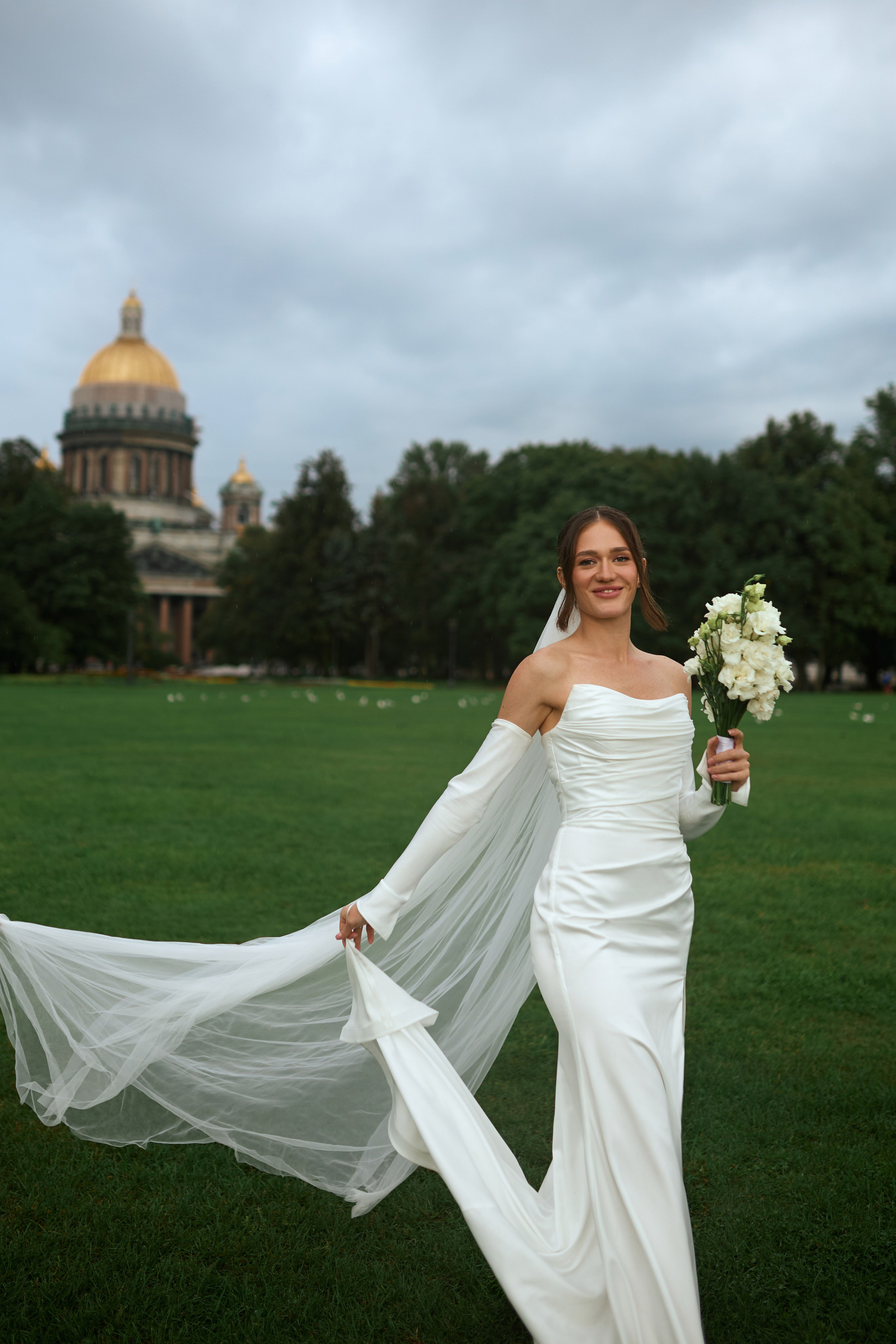 Свадьба в Питере на катере. Сестры Карабаза. Фотографы и ретушеры в Москве и Санкт-Петербурге