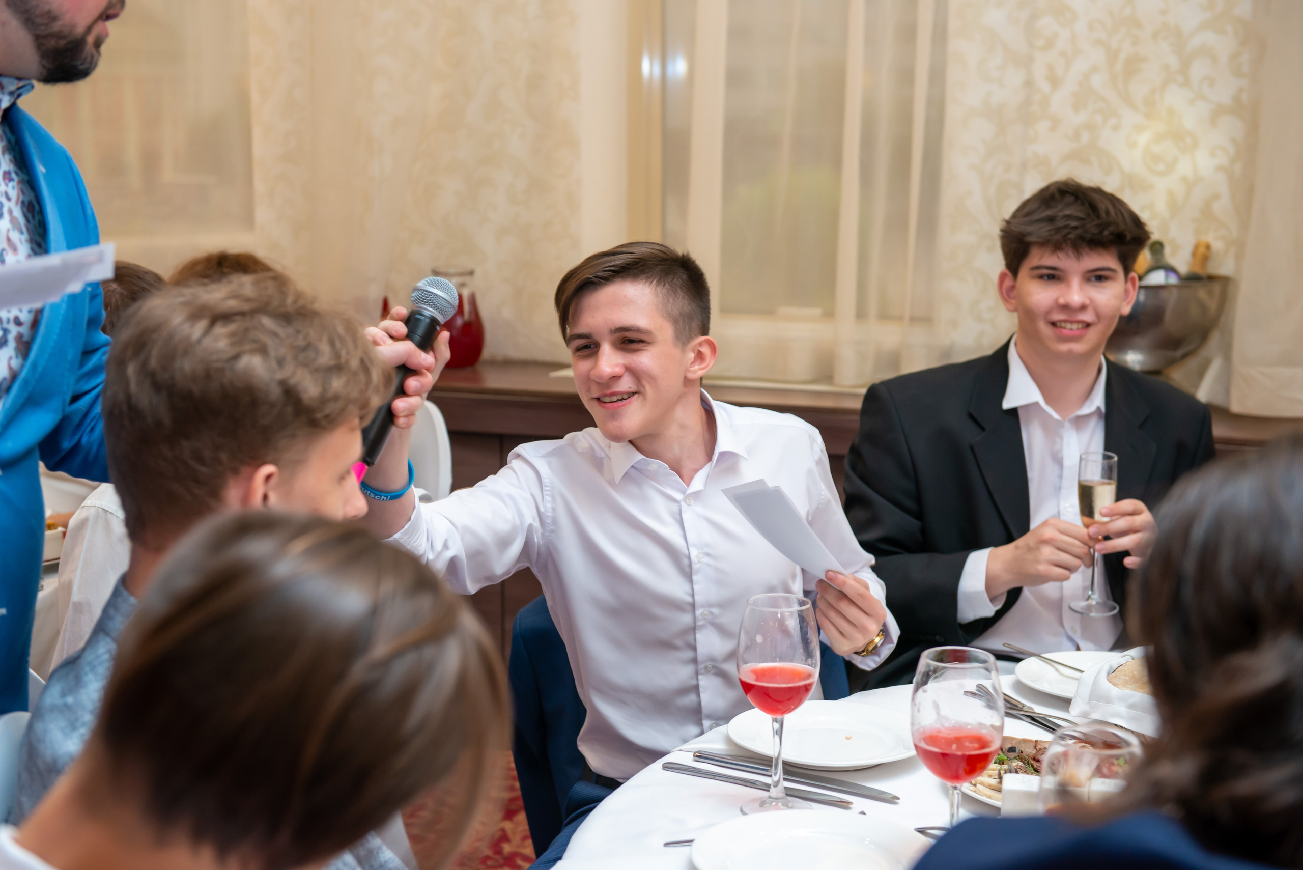 Выпускной вечер в гимназии № 37, ресторан La Ronde