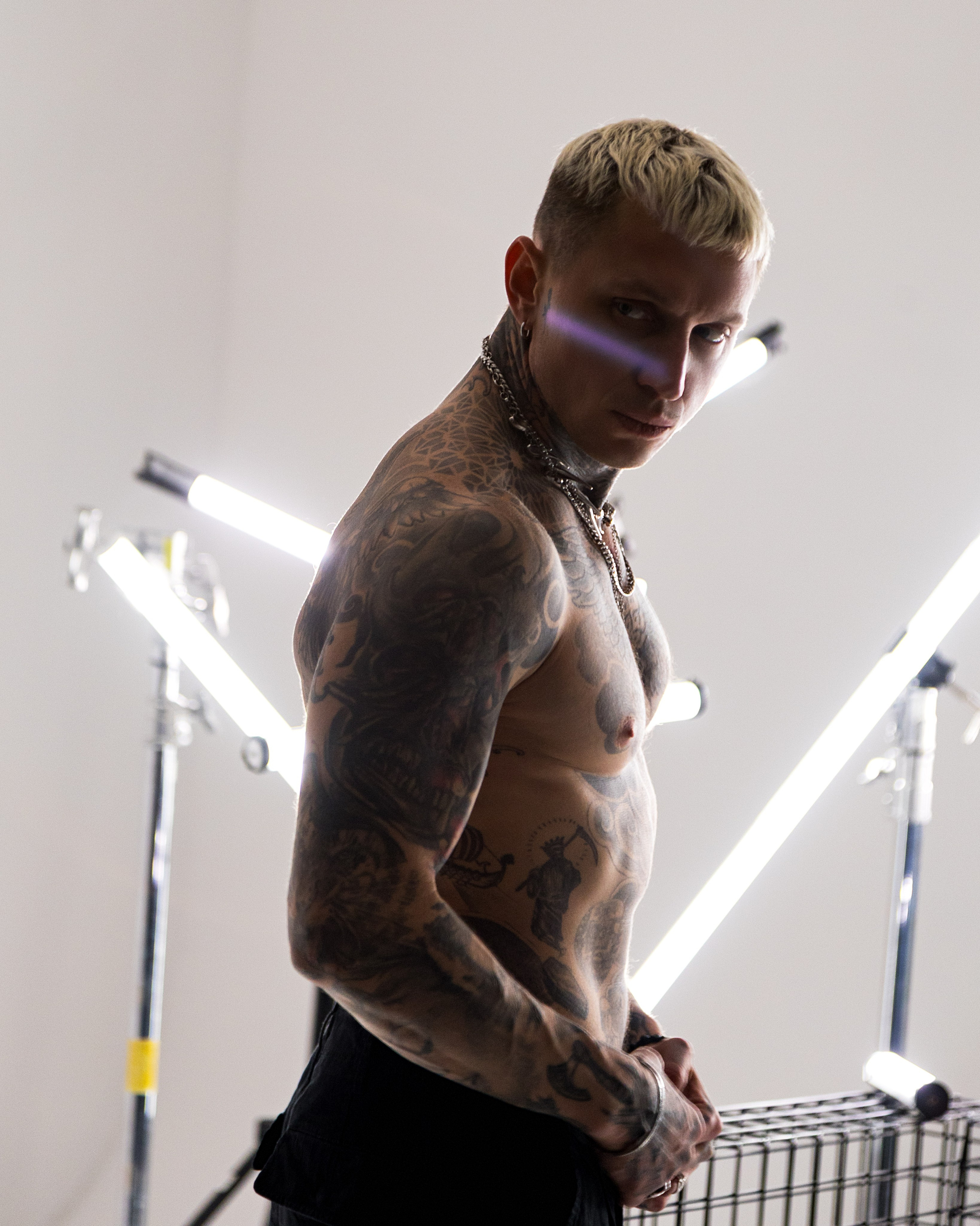 Фото сессия мужская съемка в студии. Портретный Студийный и уличный фотограф Москва. Индивидуальные, Семейные, Беременность, Будуар, Каталог, контент съемки для блога и бизнеса