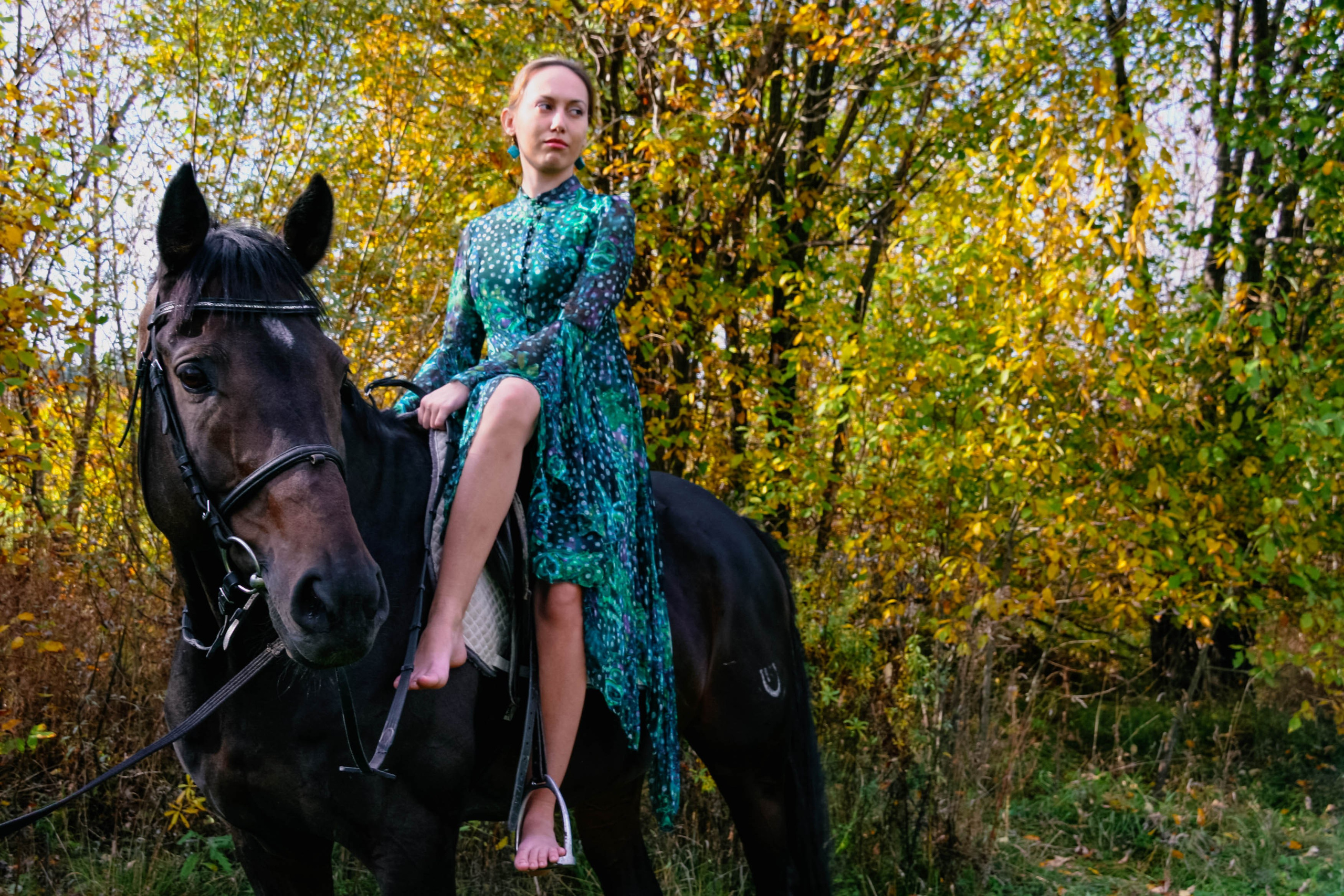 Алёна и Даша на лошади. Фотограф Пермь. Фотосессия в фотостудии Перми и на свежем воздухе
