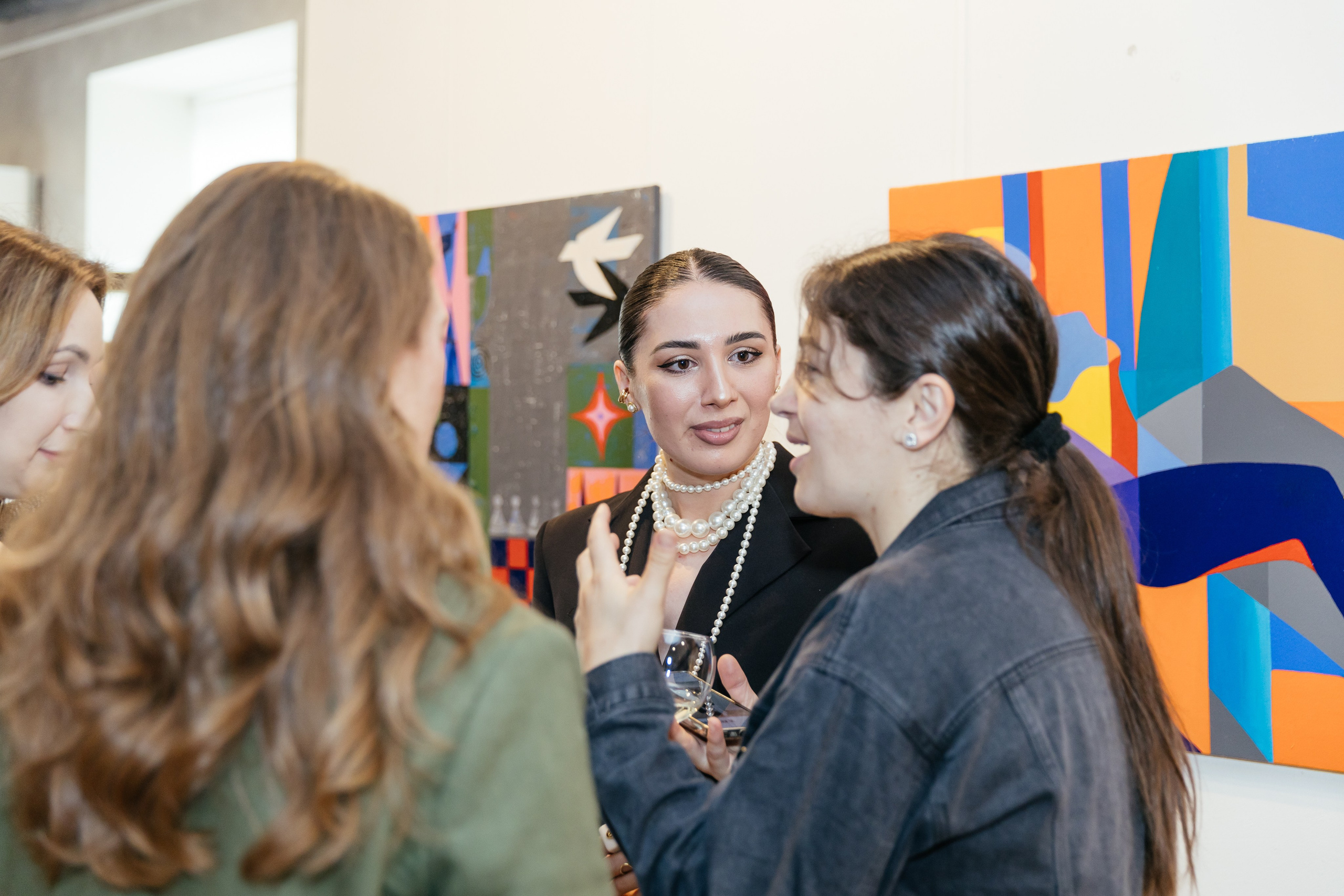 Выставка Лиры Алборовой «Цвет — это я». Свадебный и репортажный фотограф в Санкт-Петербурге Николай Голованов