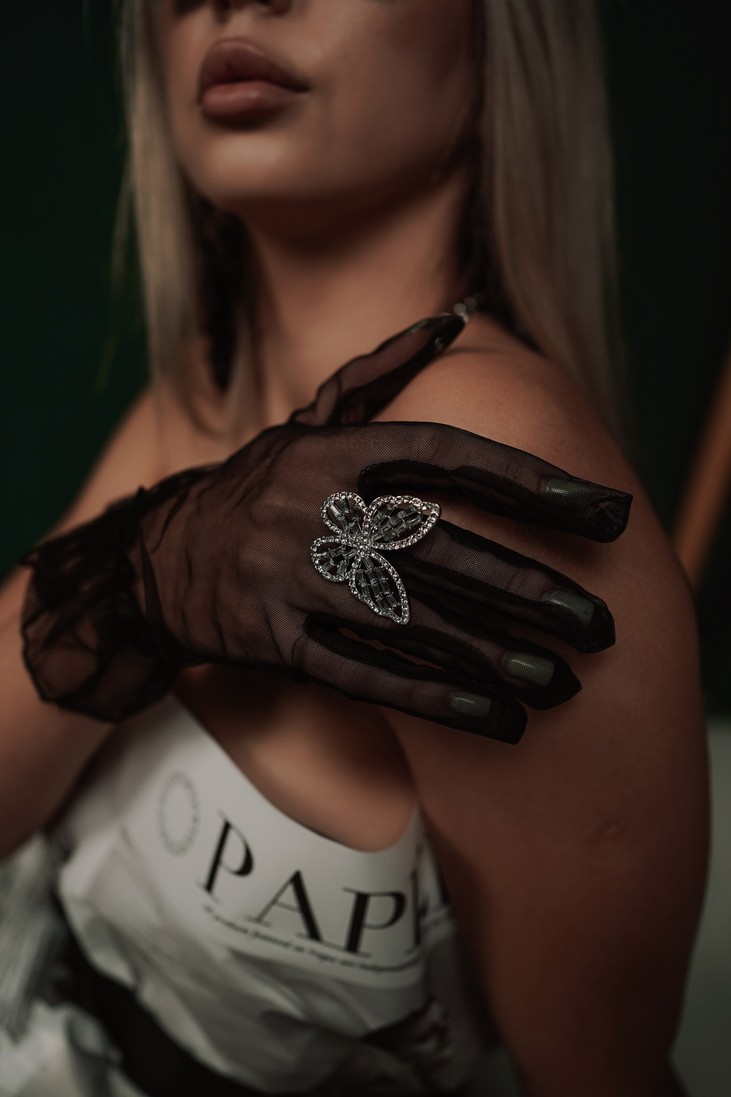 Фотостудия Рафинад. Женский фотограф Новочеркасск, Ростов-на-Дону, Шахты. Девушка в газете. Свадебный фотограф в Ростове-на-Дону. Таинство Крещения и Венчания, семейные фотосессии. Алёна Чёботова