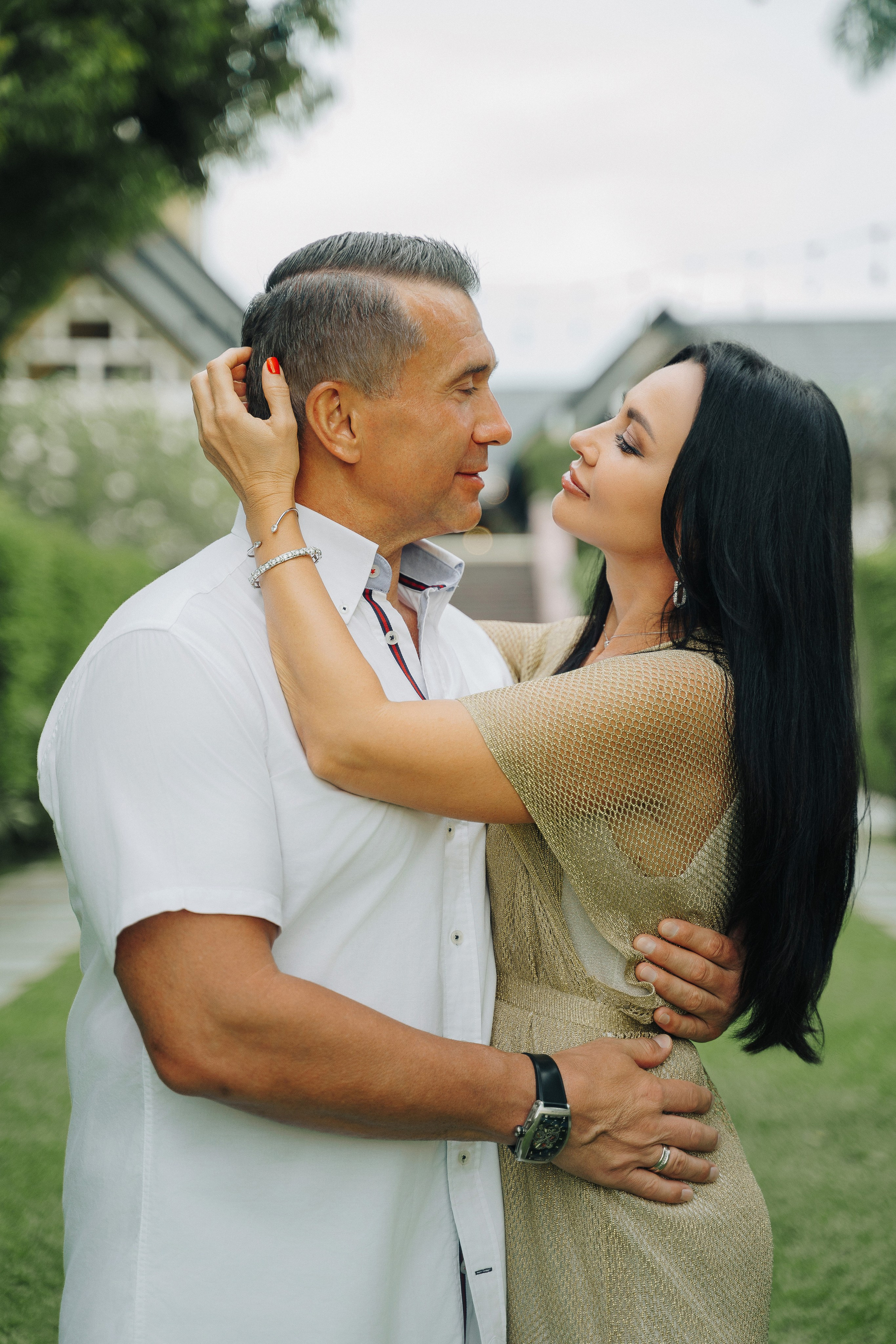 Family photoshoot. Professional Wedding Photography, Portraits, and Studio Photoshoots in Phuket