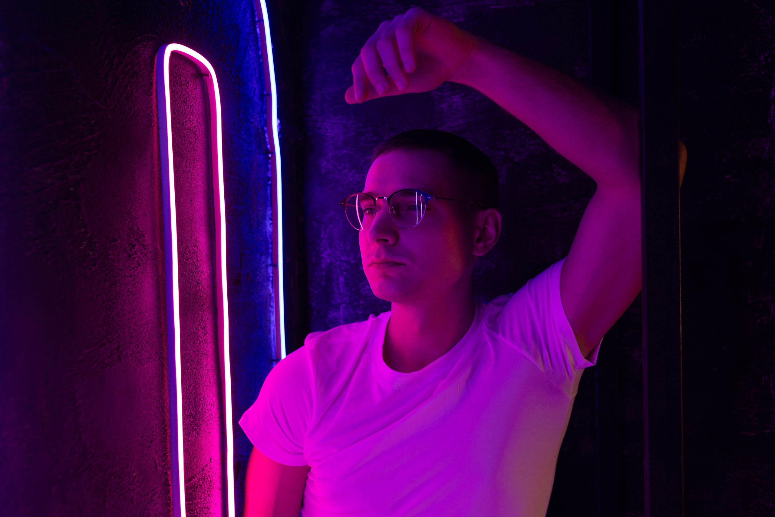 Евгений. Неон. Фотограф Регина Крикунова г. Красноярск