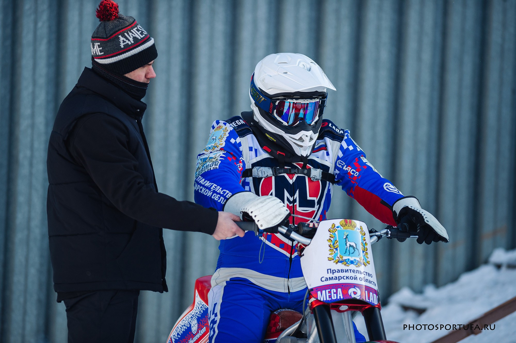 Мотогонку на льду. Спортивный фотограф в Уфе Евгений Буров