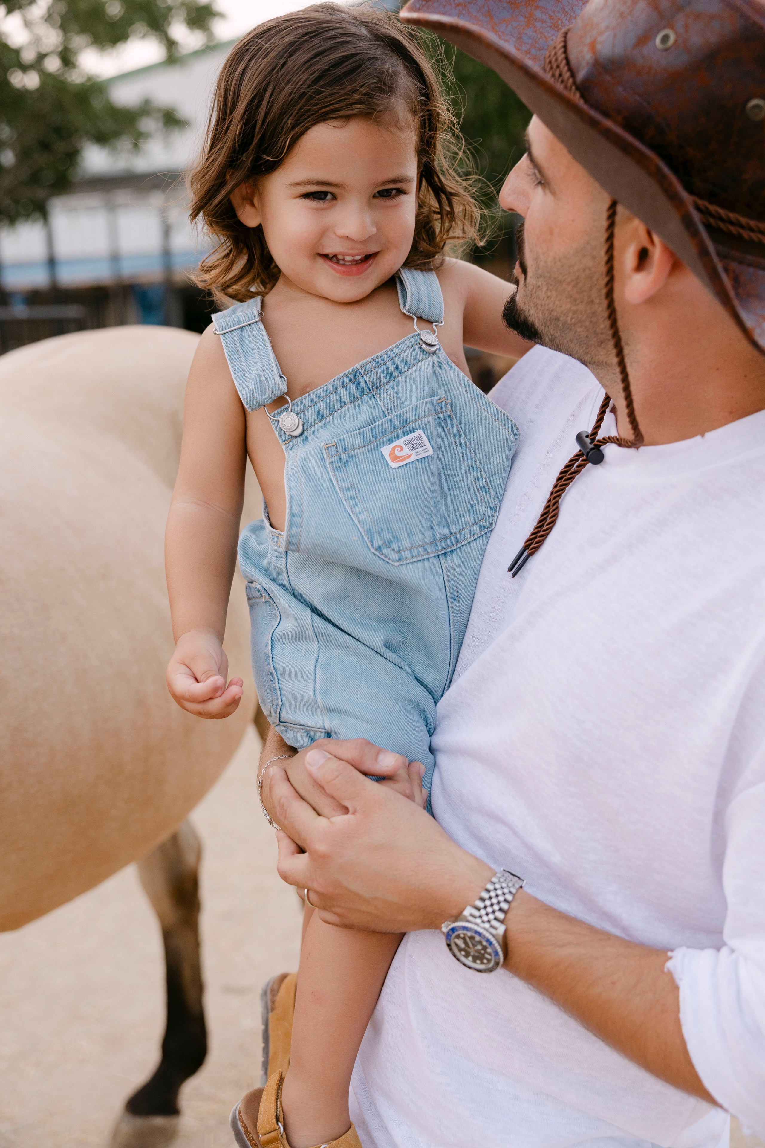 Pregnancy photoshoot at the horse farm. Главная
