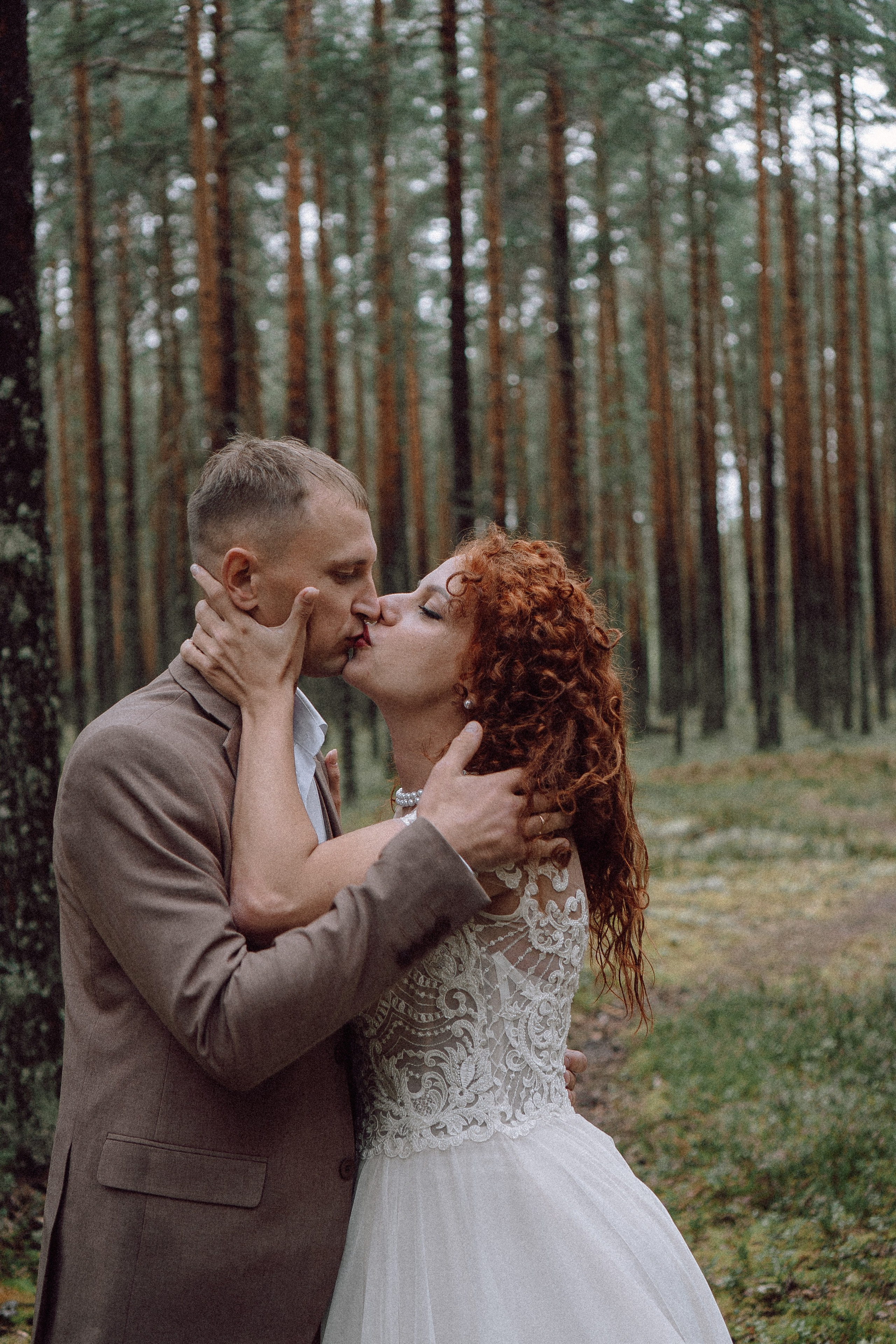 СВАДЕБНАЯ ФОТОСЕССИИЯ ПАРЫ В ГОРОДЕ ПРИОЗЕРСК В СОСНОВОМ ЛЕСУ И С ПИКАПОМ. Профессиональный фотограф, Санкт-Петербург — Виктория Богомолова