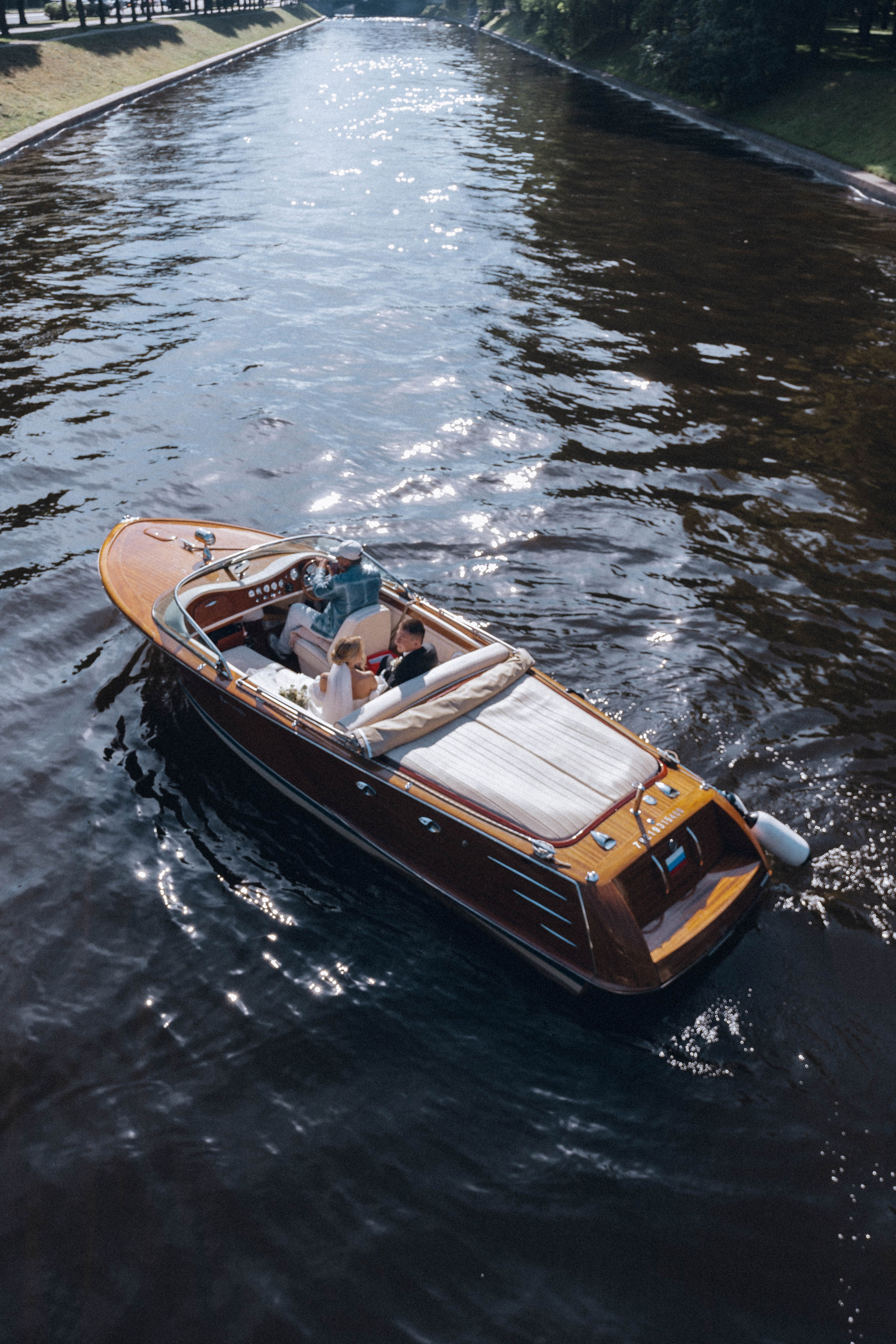 СВАДЕНБНАЯ СЬЕМКА НА КАТЕРЕ ПО КАНАЛАМ САНКТ-ПЕТЕРБУРГА И В АКВАТОРИИ НЕВЫ. Профессиональный фотограф, Санкт-Петербург — Виктория Богомолова