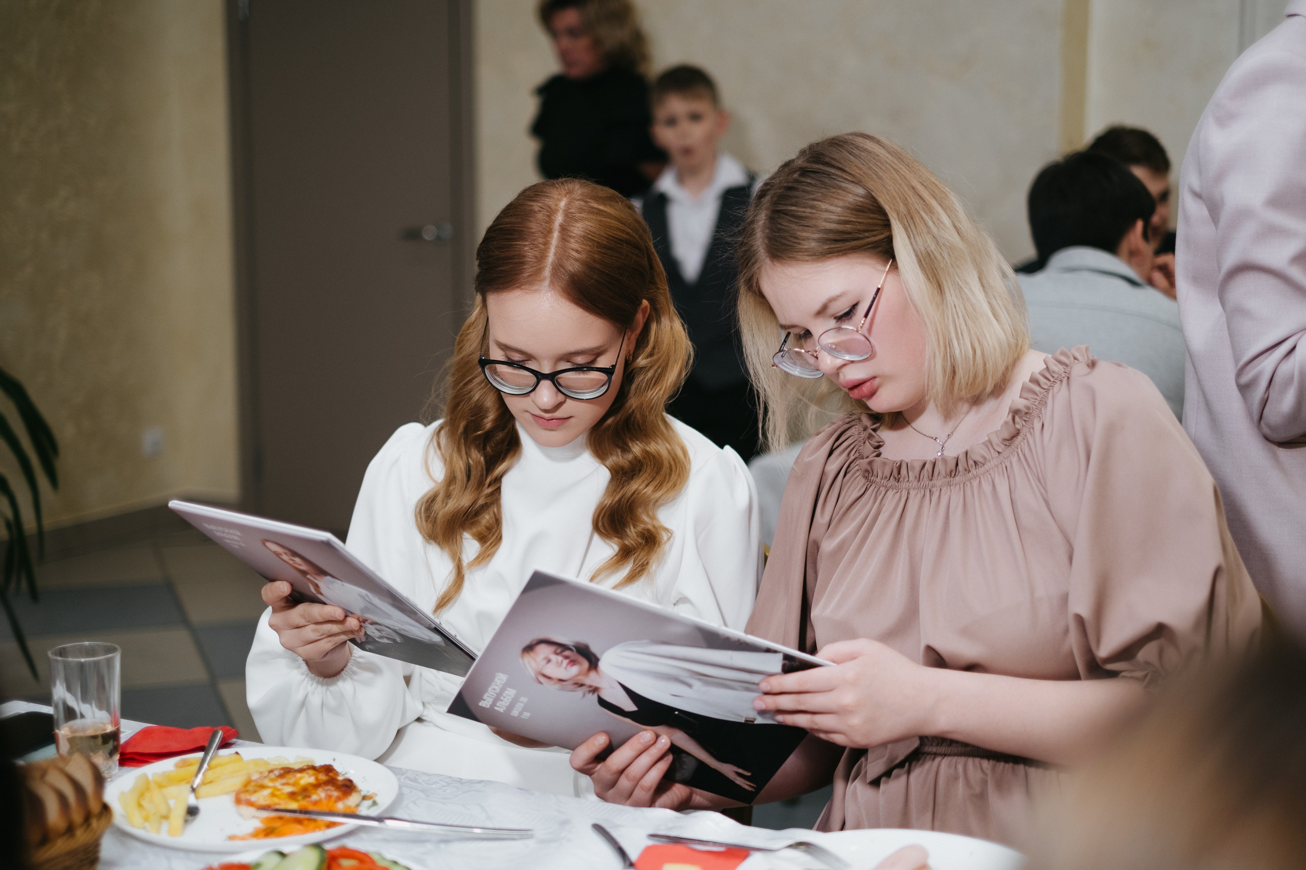 Выпускной 11 класс школы № 30. Свадебный и репортажной фотограф Денис Ожигин в Краснодаре и Краснодарском крае