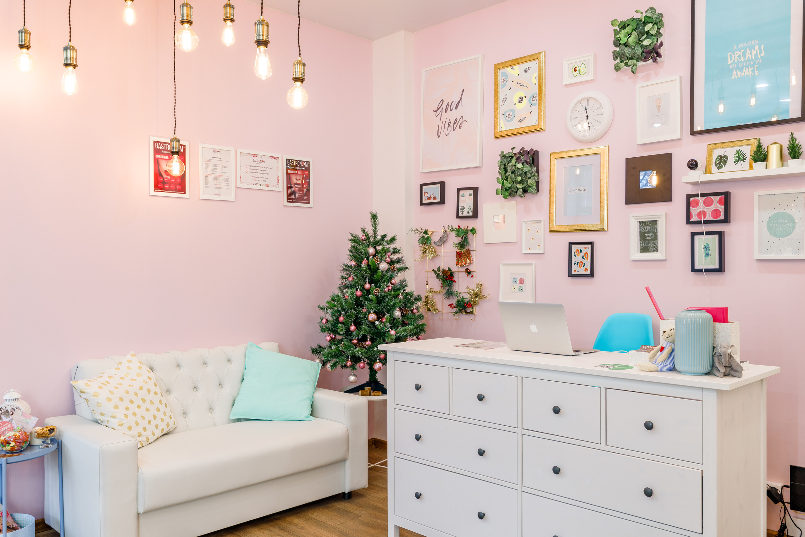 Маникюрный салон | Gastronom. Репортажный фотограф Семён Борисов | Москва