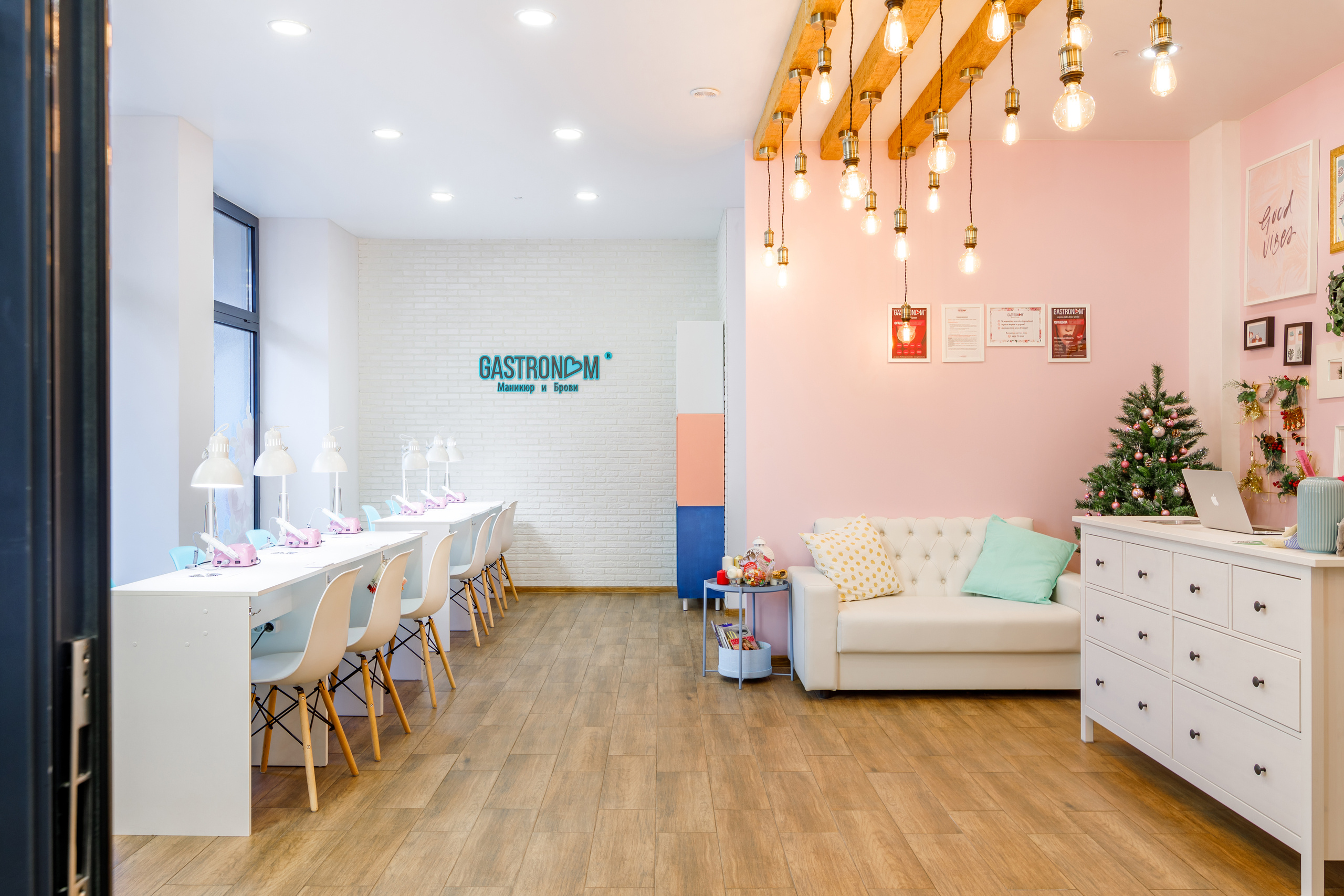 Маникюрный салон | Gastronom. Репортажный фотограф Семён Борисов | Москва