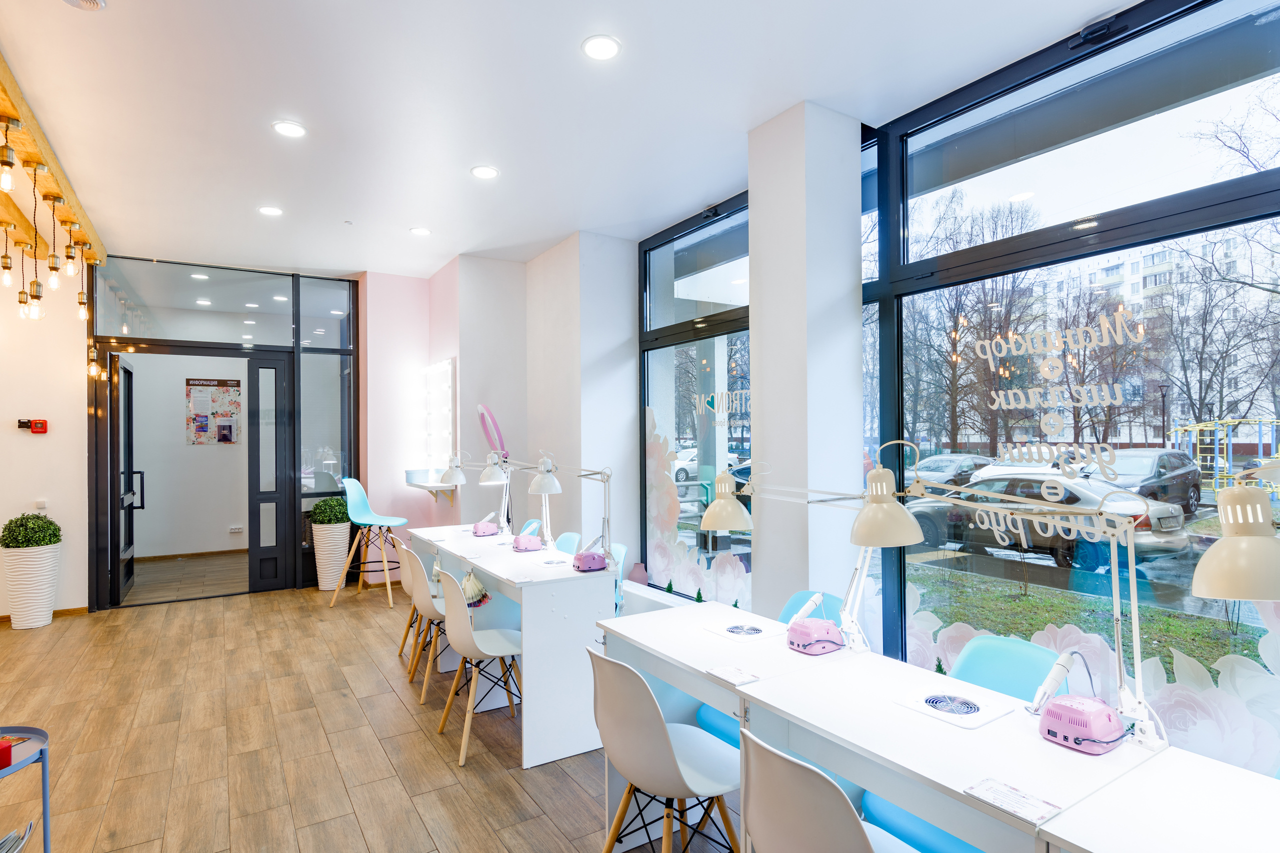 Маникюрный салон | Gastronom. Репортажный фотограф Семён Борисов | Москва