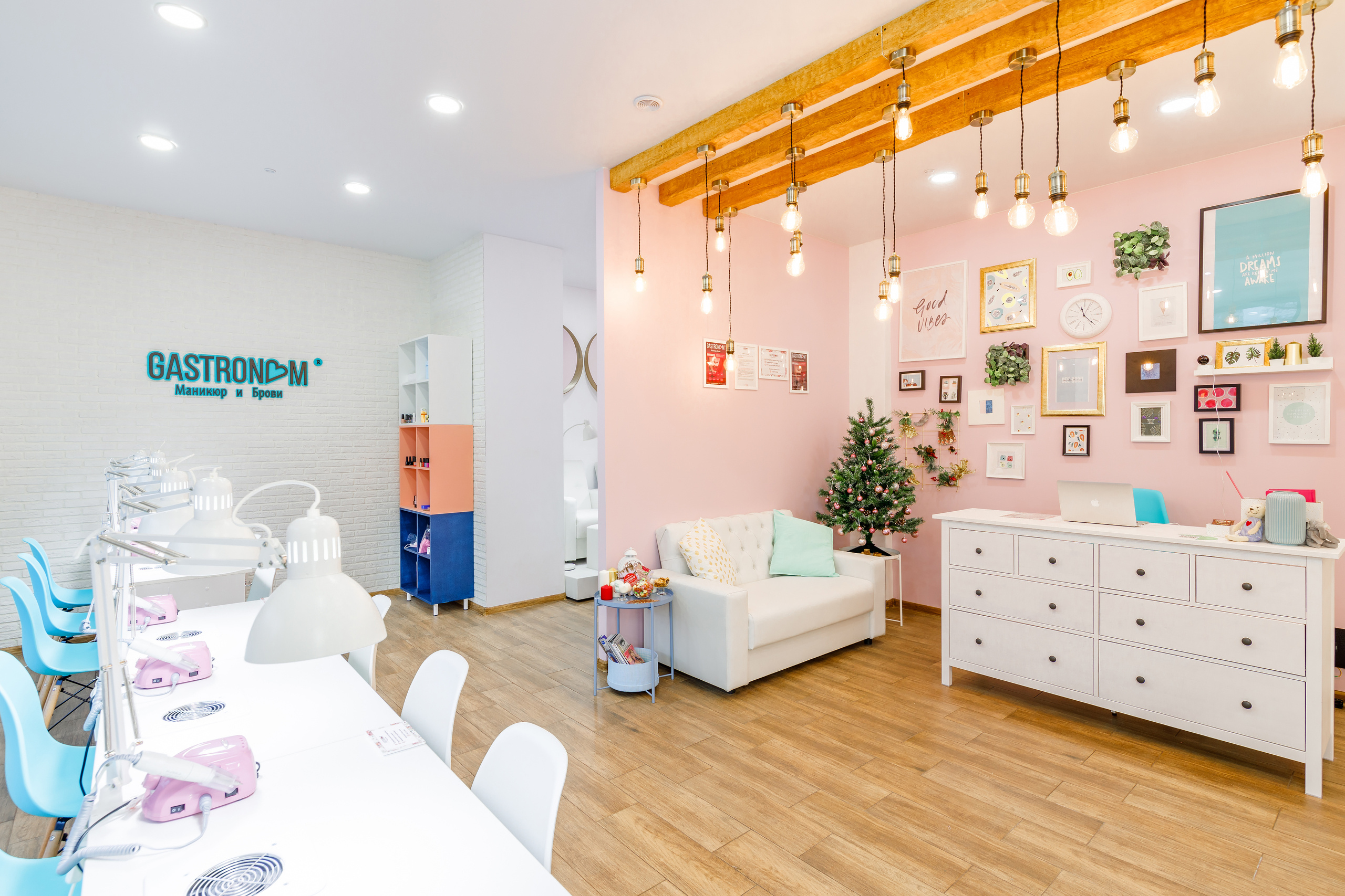 Маникюрный салон | Gastronom. Репортажный фотограф Семён Борисов | Москва