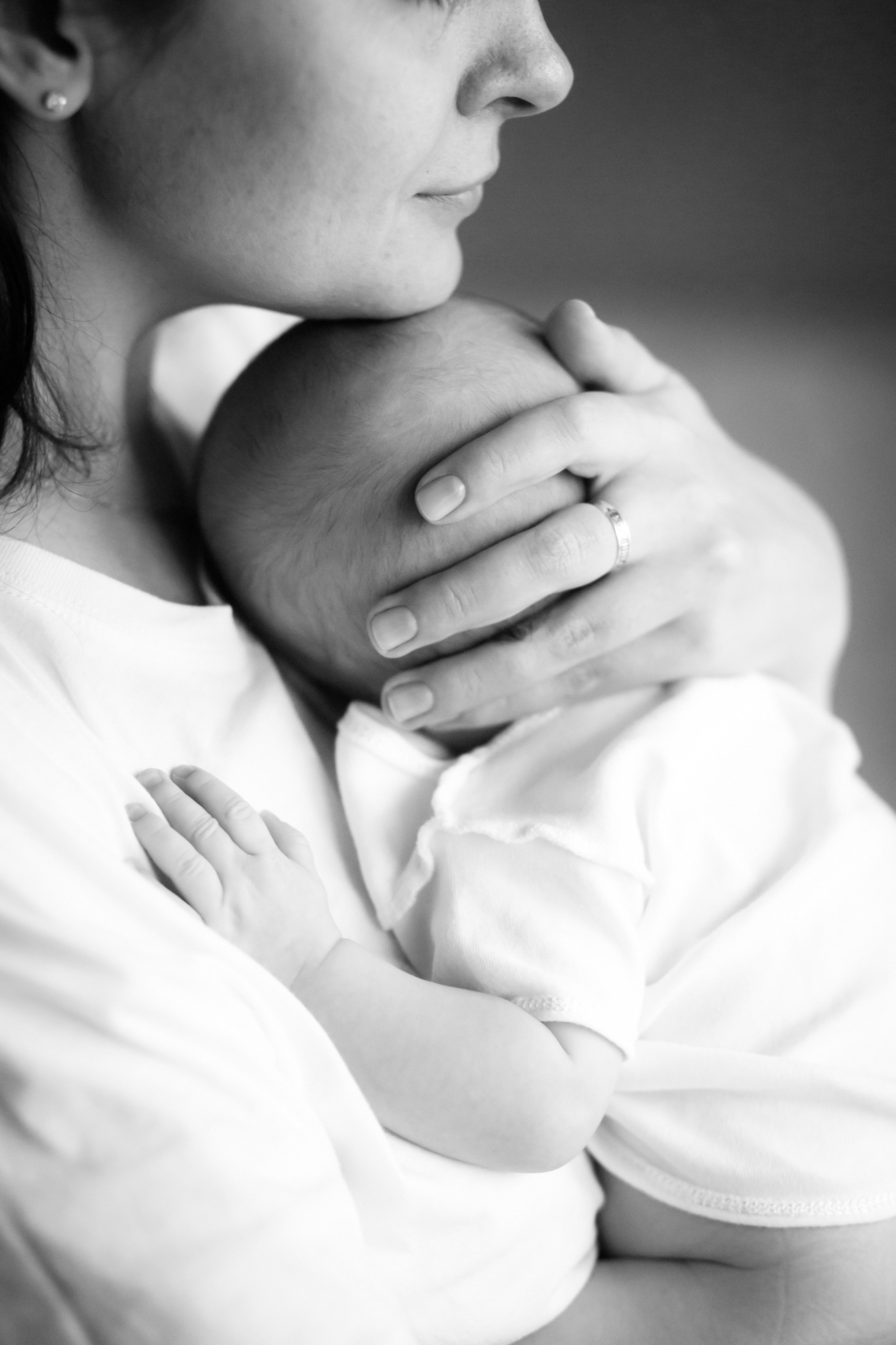 Черно-белая съемка новорожденной. Фотографы в Москве Светлана Устинова и Сергей Грачев