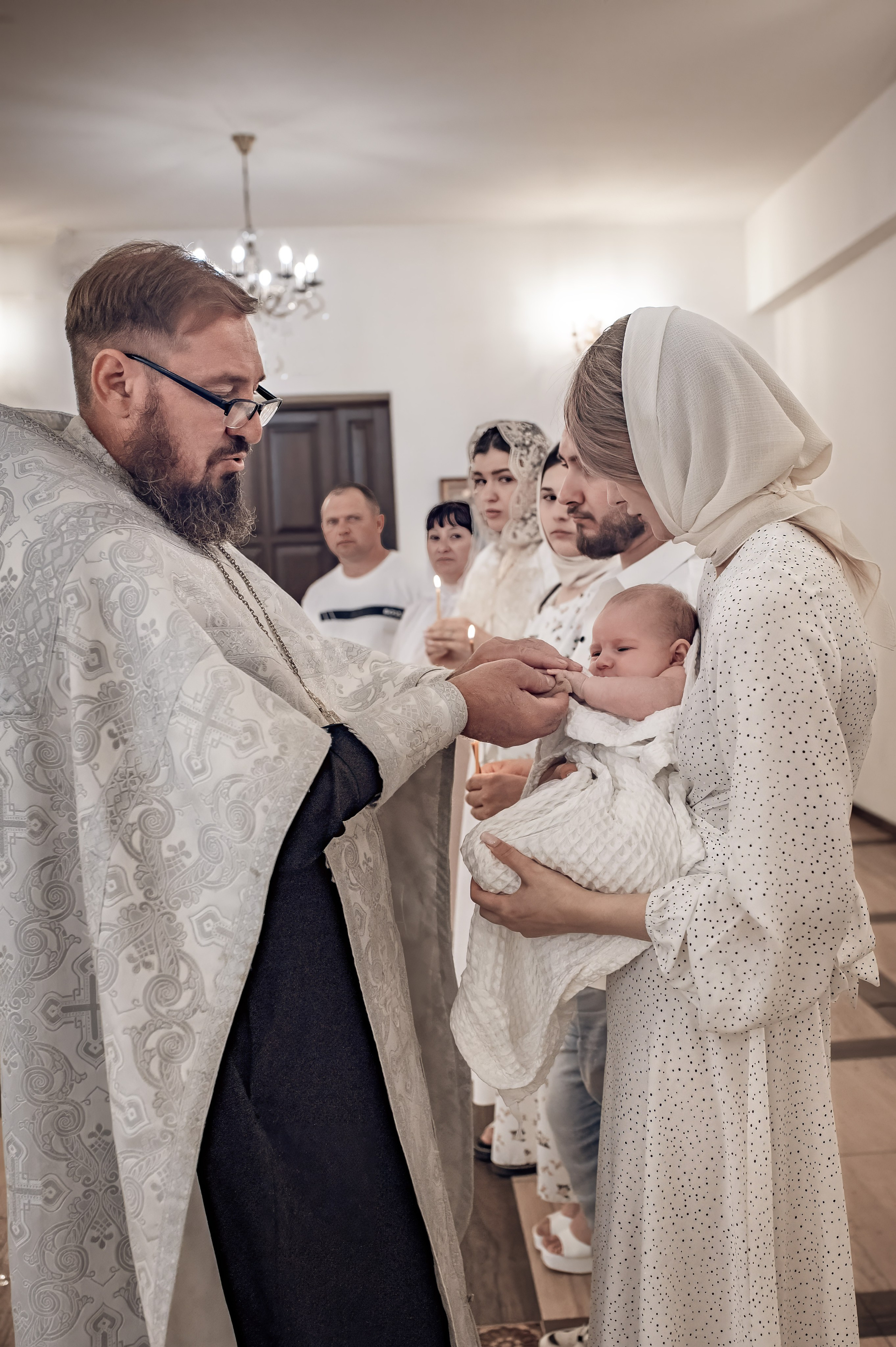 Крещение Василисы в храме исповедников и новомучеников Российских. Фотографы крещения/венчания  Красноярск Татьяна и Вячеслав Переваловы