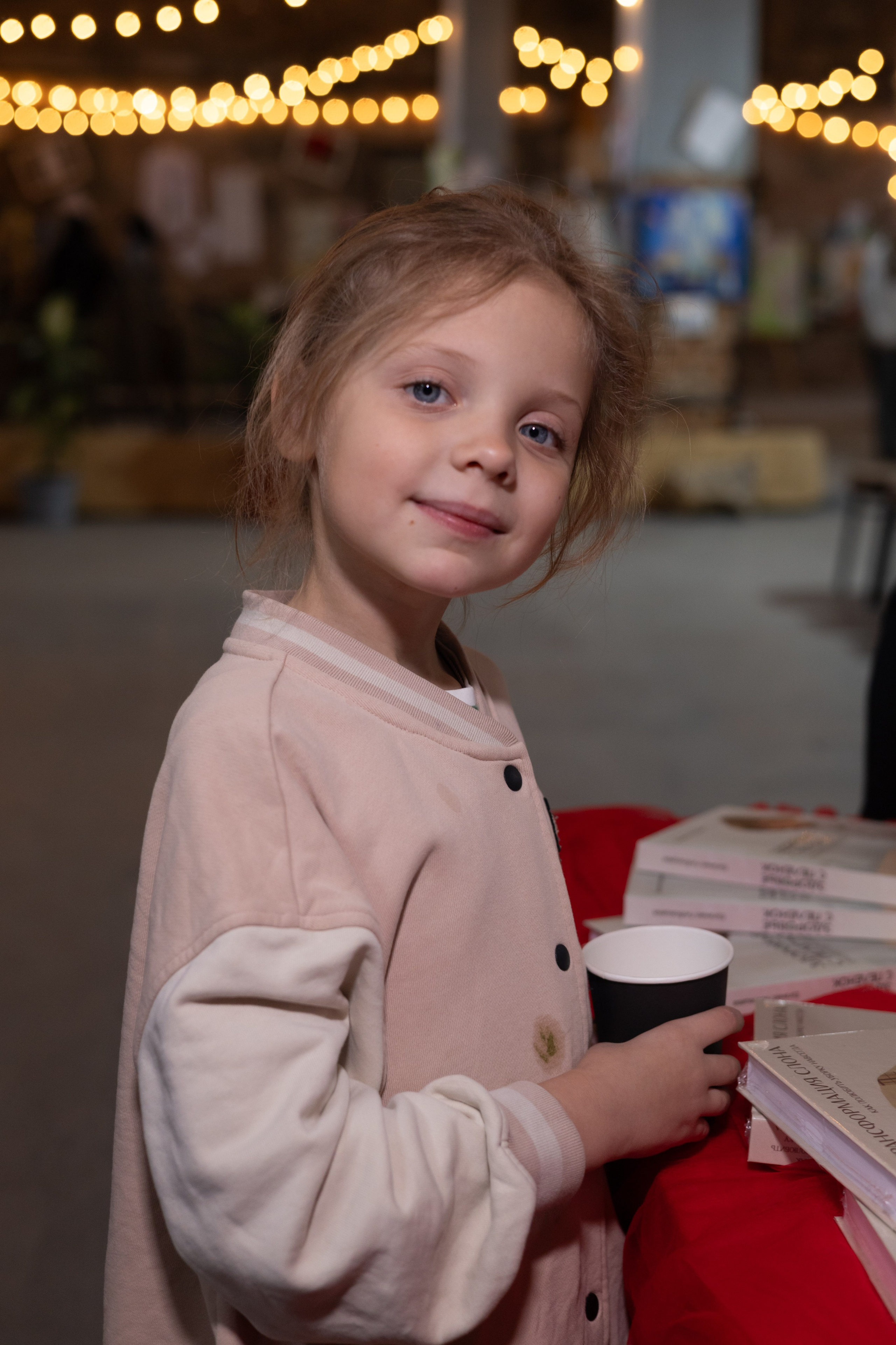 Выставка «АНГЕЛЫ МИРА». Фотограф Красноярск съемки лавстори, фотосессия в студии, портретная съемка, творческие фотосессии