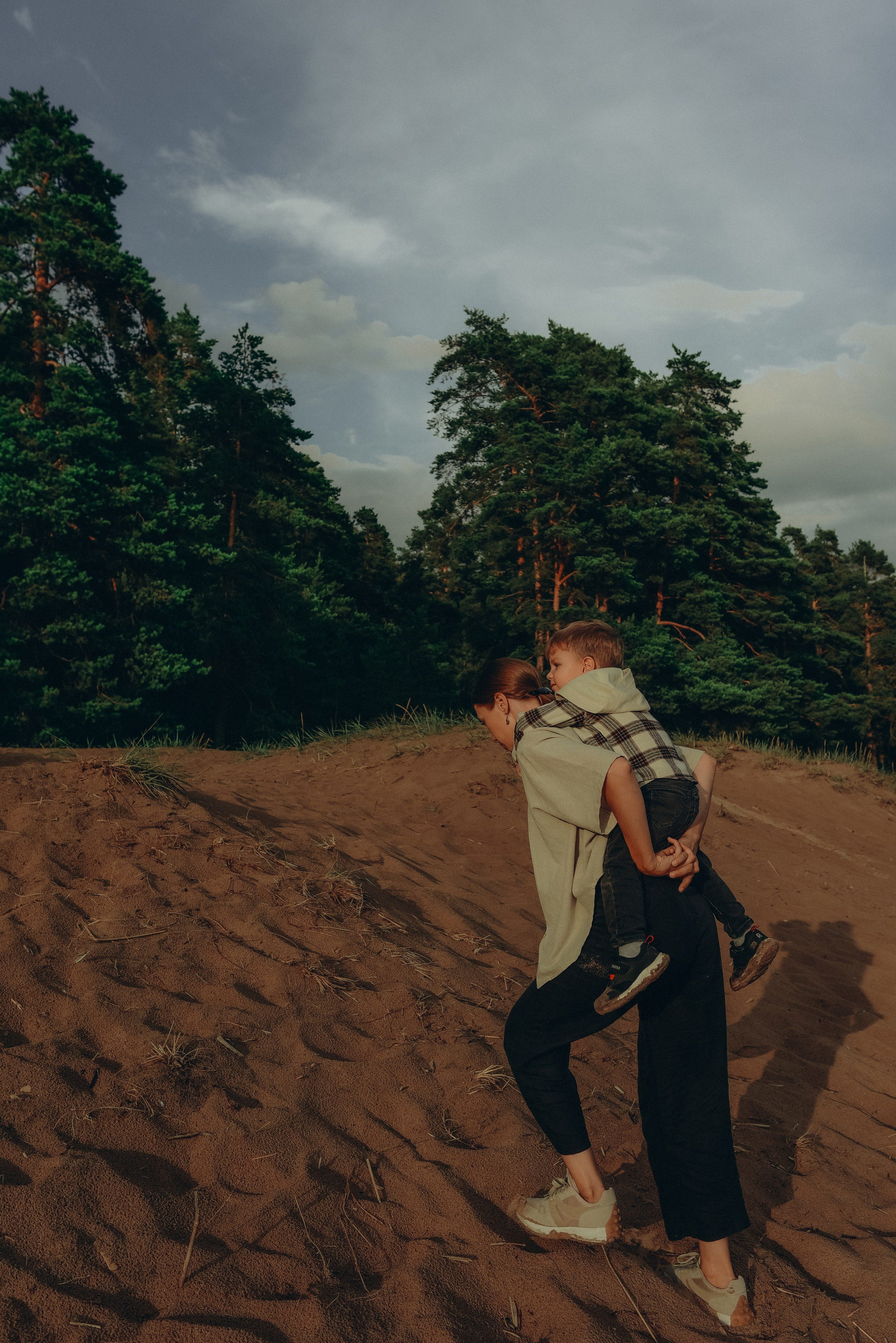 Фотопрогулка мама и сын. Екатерина и Илай. Семейный и свадебный фотограф в Санкт-Петербурге Яна