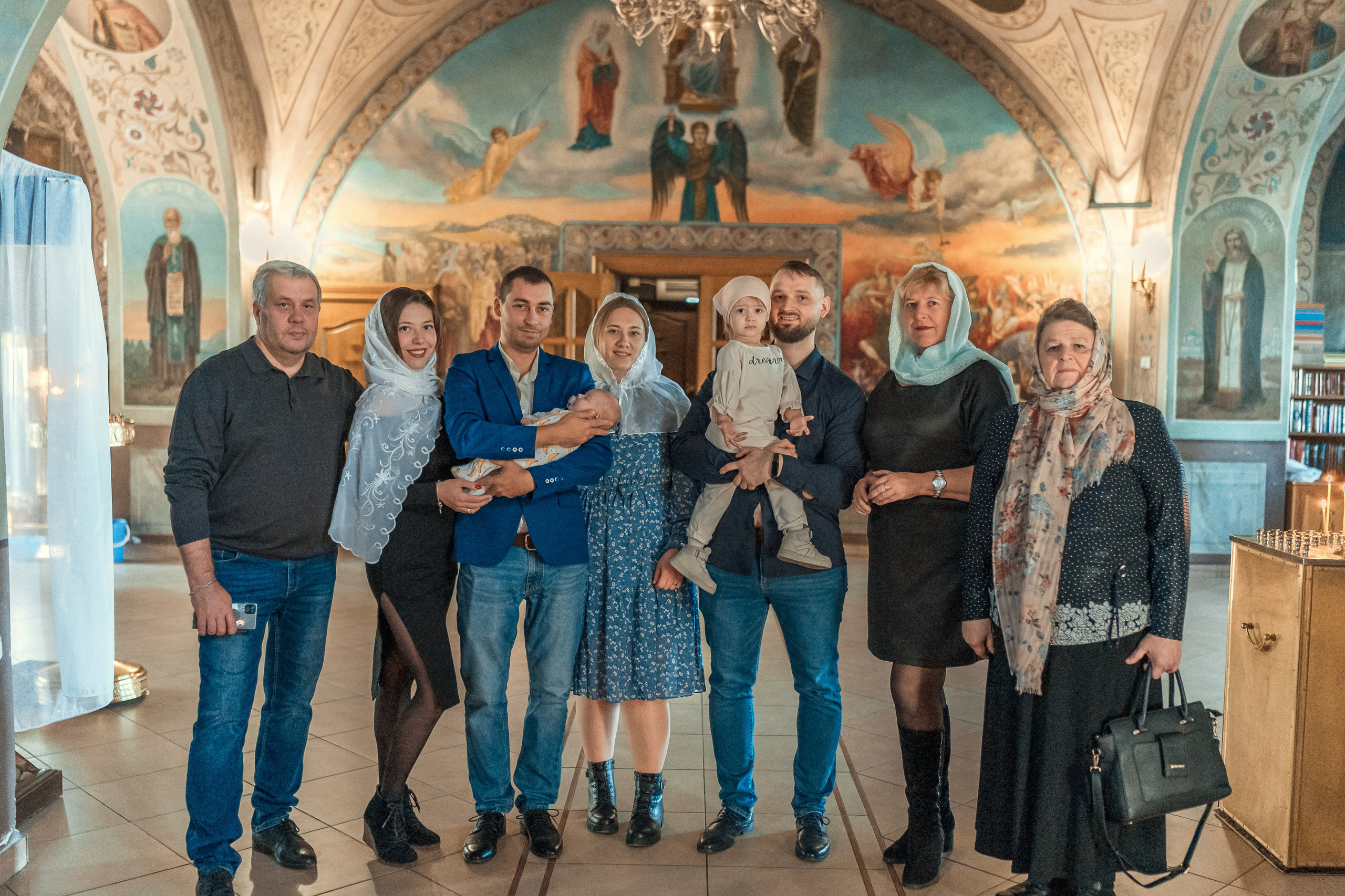 Никольский храм. Крещение Фаины. Семейный фотограф и фотограф на таинства в Москве Юлия Калайджян
