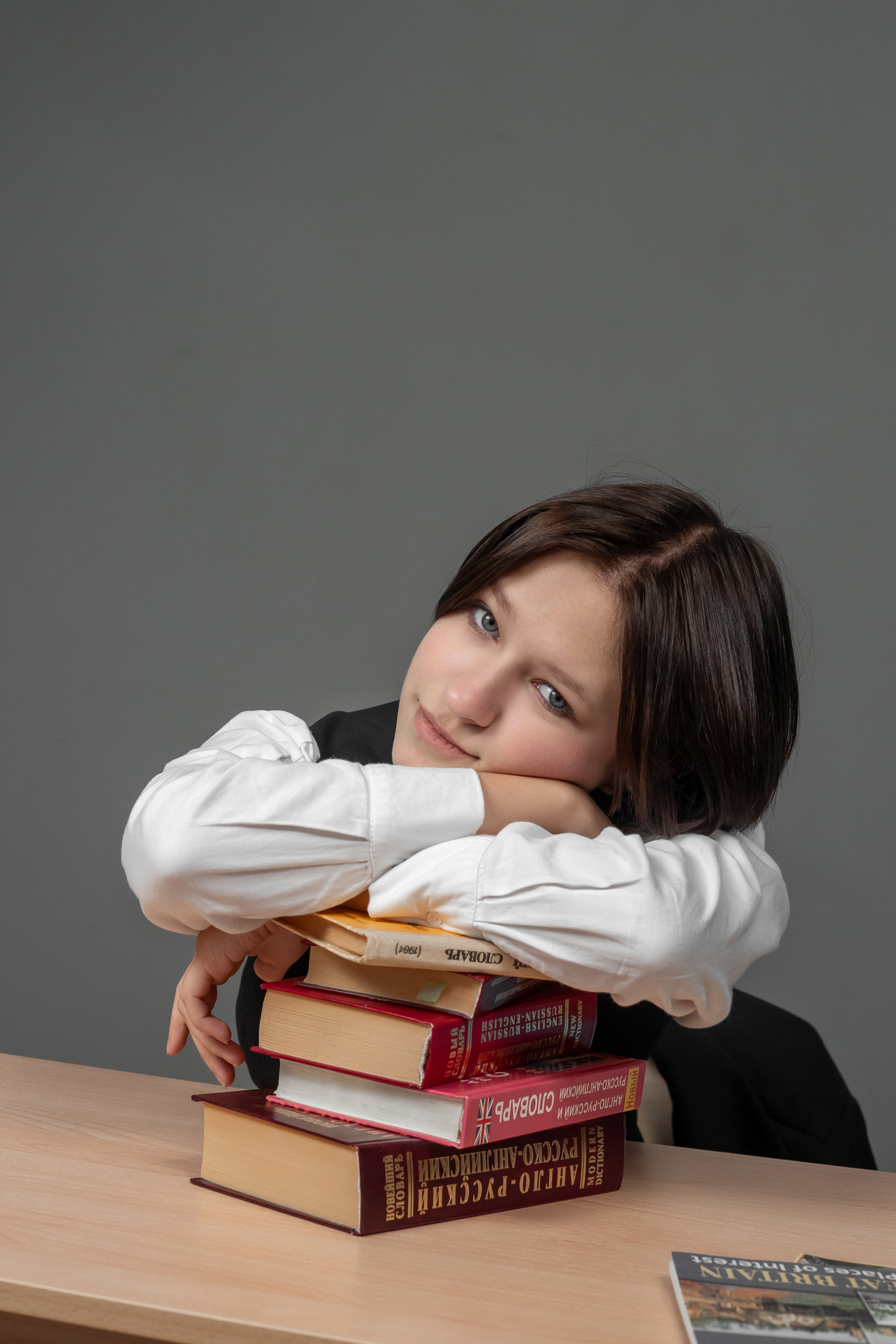 Портреты на сером  фоне. Ольга Плаксина фотограф в Саратове