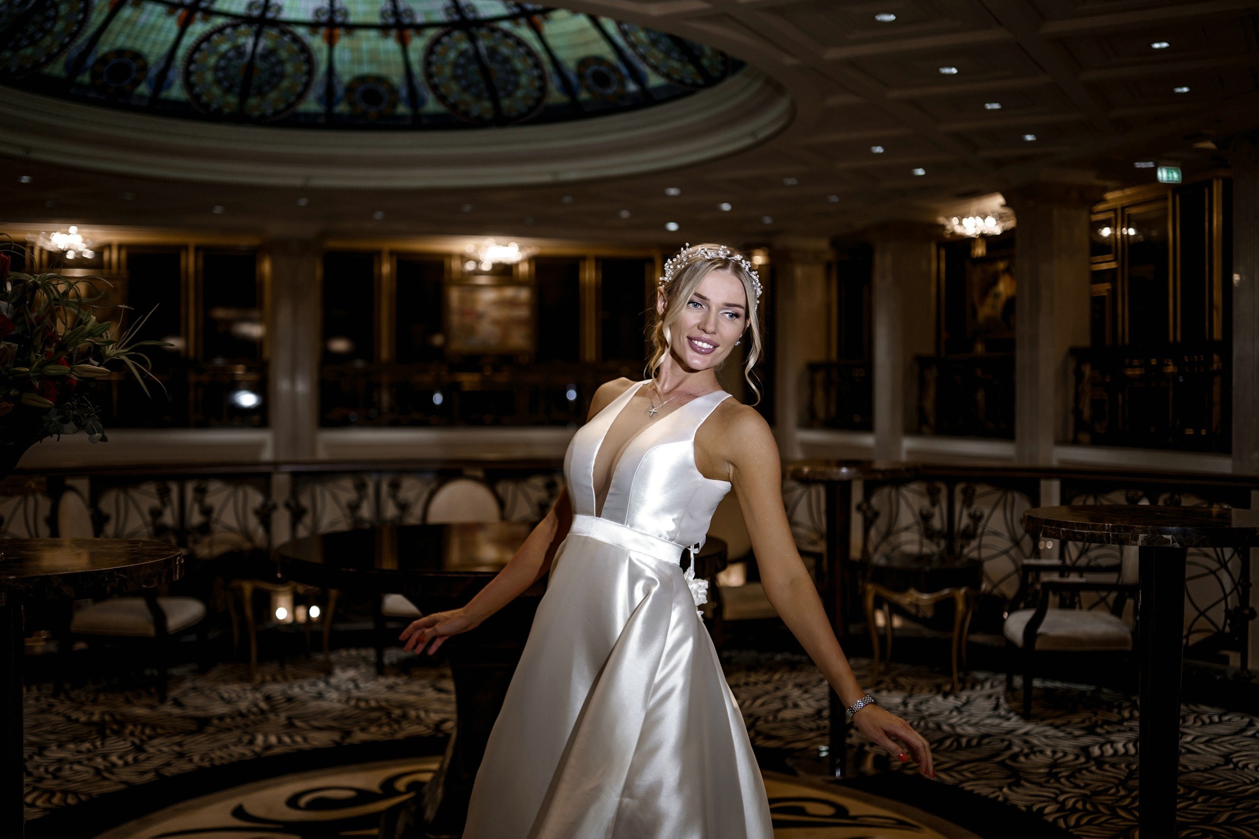 Свадебная фотосессия в отеле St. Regis Москва Никольская. Свадебный и семейный фотограф в Москве Светлана Зоткина
