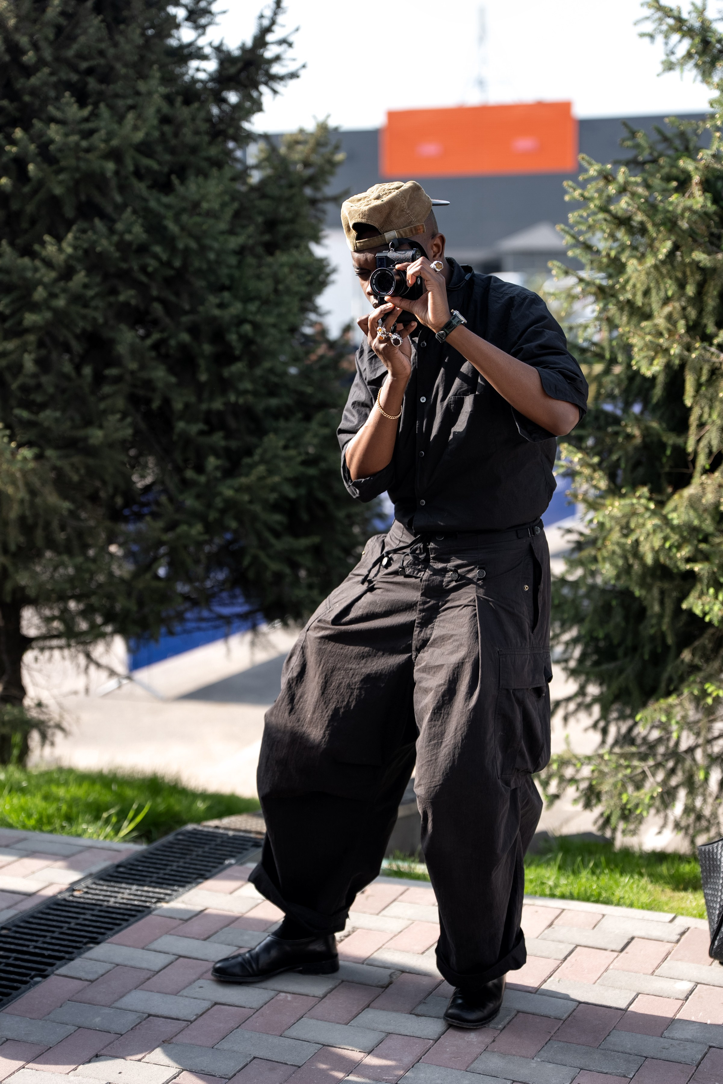 Visa Fashion Week Almaty Pre-Fall 2026 April StreetStyle Day 1. Сайт Алматинского НЮ АРТ, будуар и фэшн фотографа Дениса Карпенко