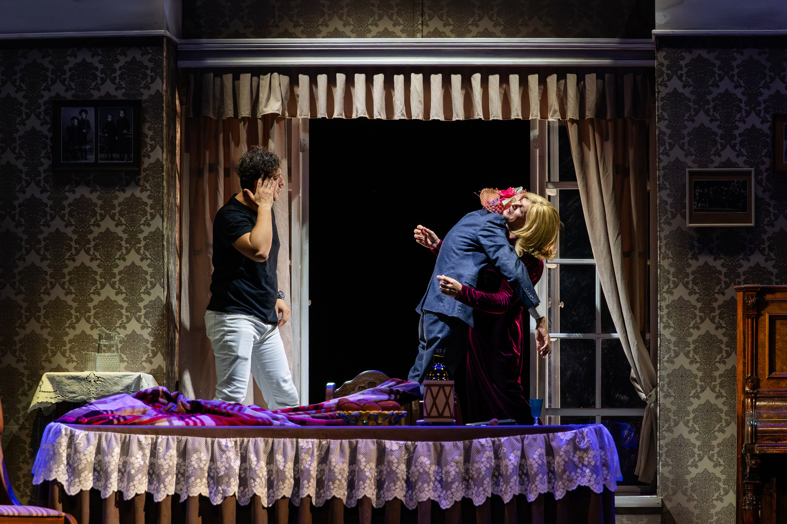 Театр Юного Зрителя «Отчаянные Тетки». Фотограф Марк Файзулин