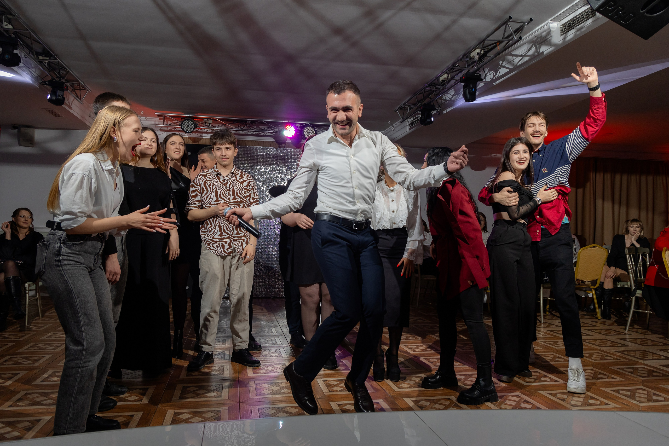 Корпоративная фотосъемка для кафе GARAGE | Новый год 2025 | Минск. Свадебный фотограф в Минске/Беларуси Сергей Спиридонов