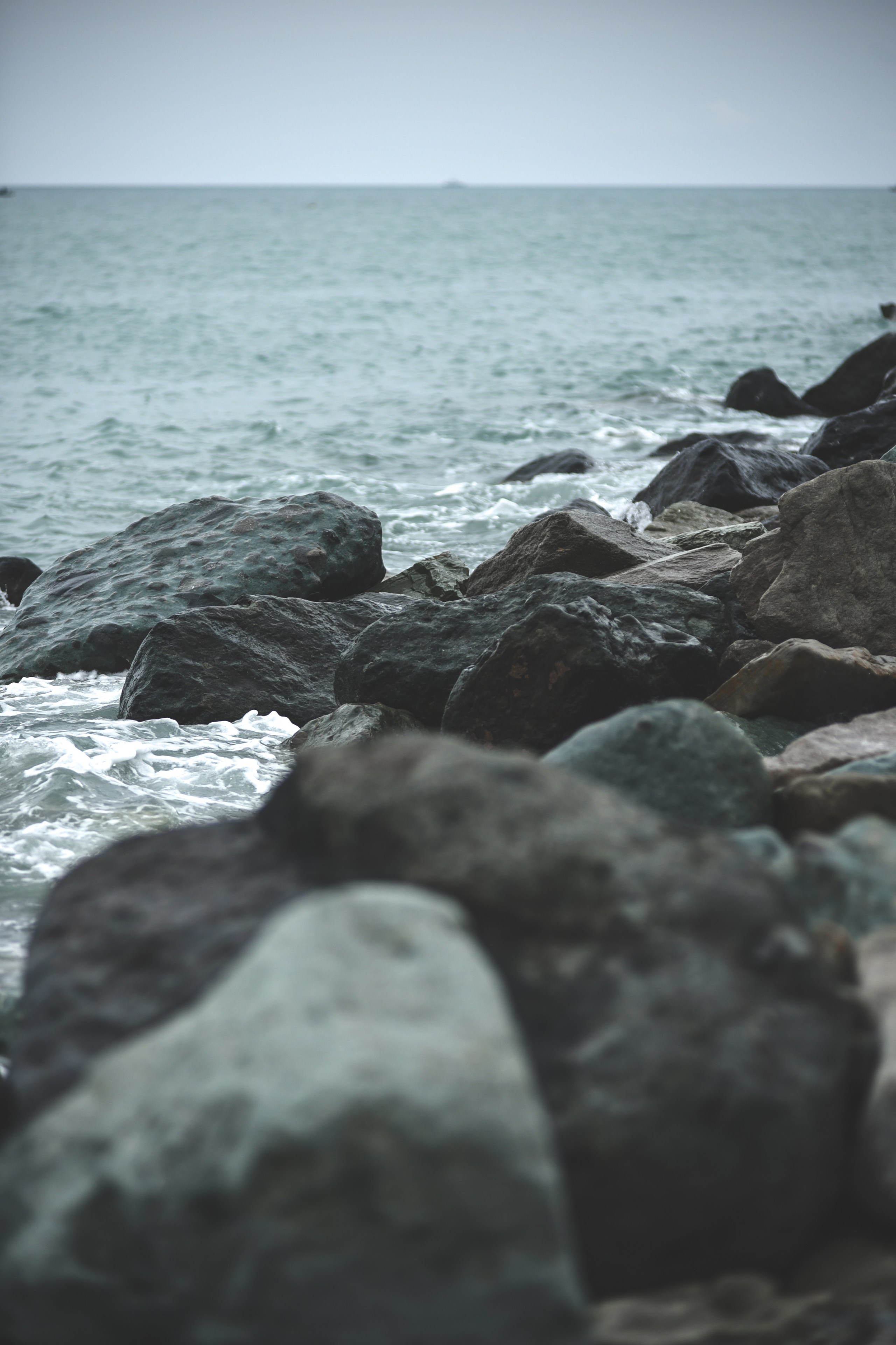 Alina and the Sea. Anastasia Serdyuk, travel photographer, travel photo, portraits, stories, fineart prints