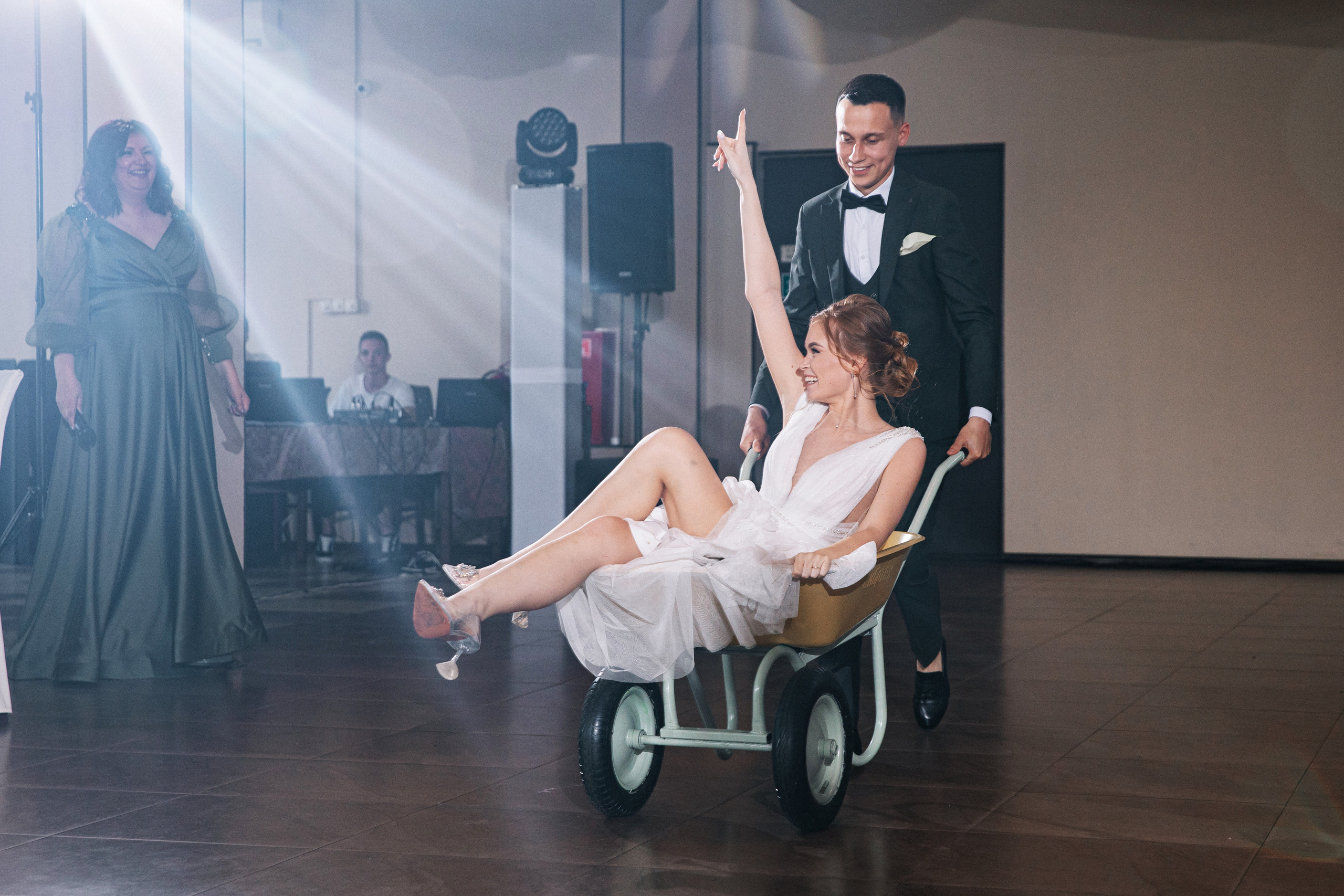 Рома и Вика. Ведущий на свадьбу в Балашихе, Железнодорожном, Москве Евгения Гундер