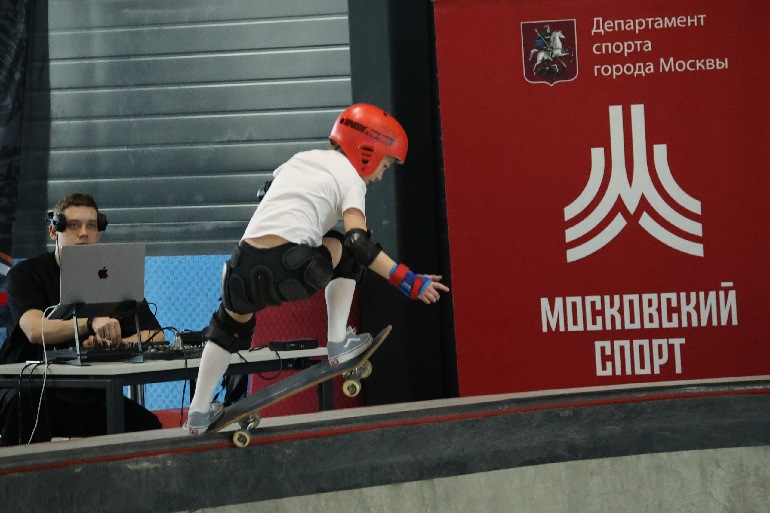 Чемпионар Москвы по скейтборду среди юниоров 22.02.2025. Репортажный фотограф, спортивный фотограф в Москве и области