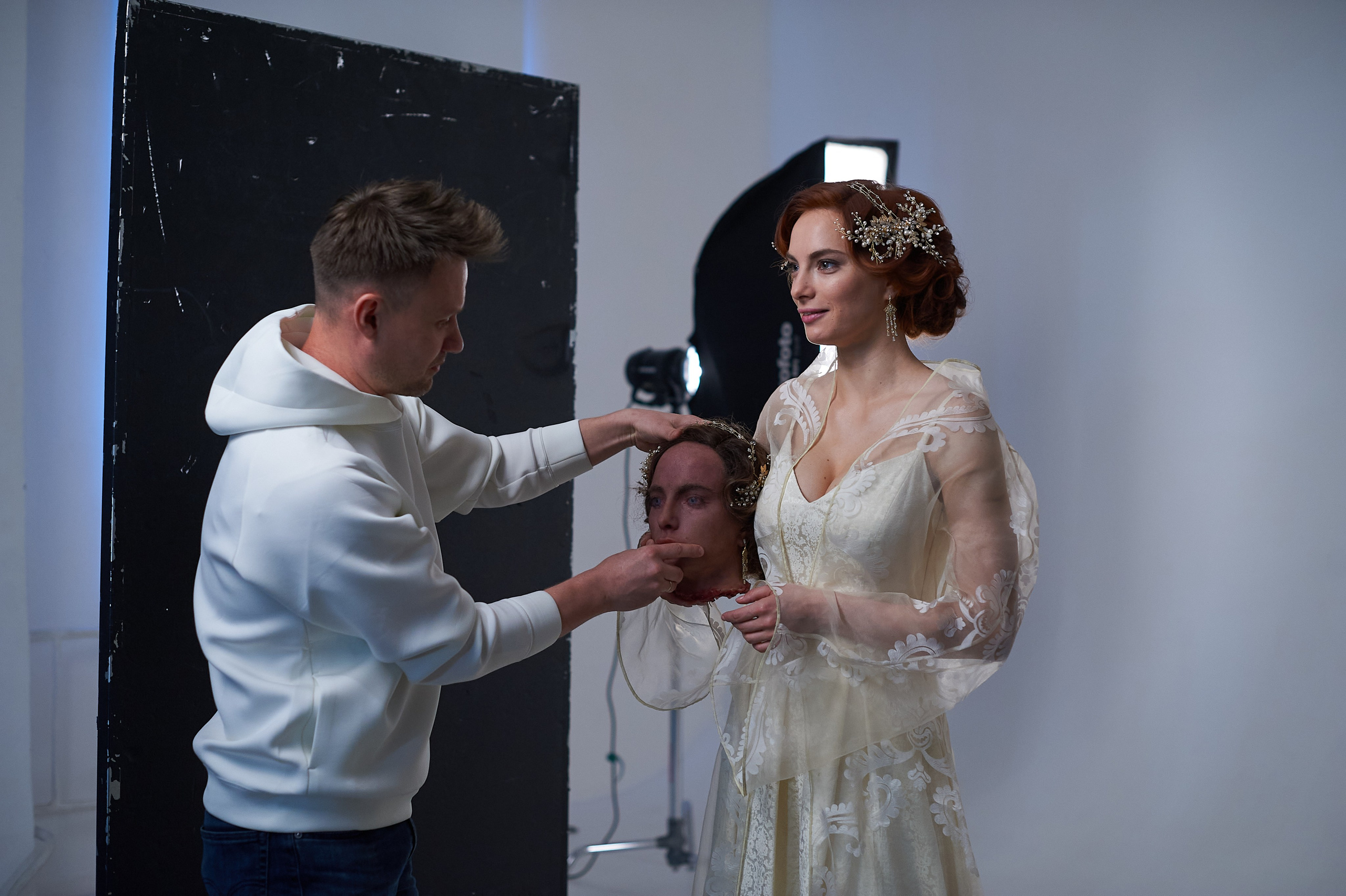 BACKSTAGE. Www.apowerstudio.com