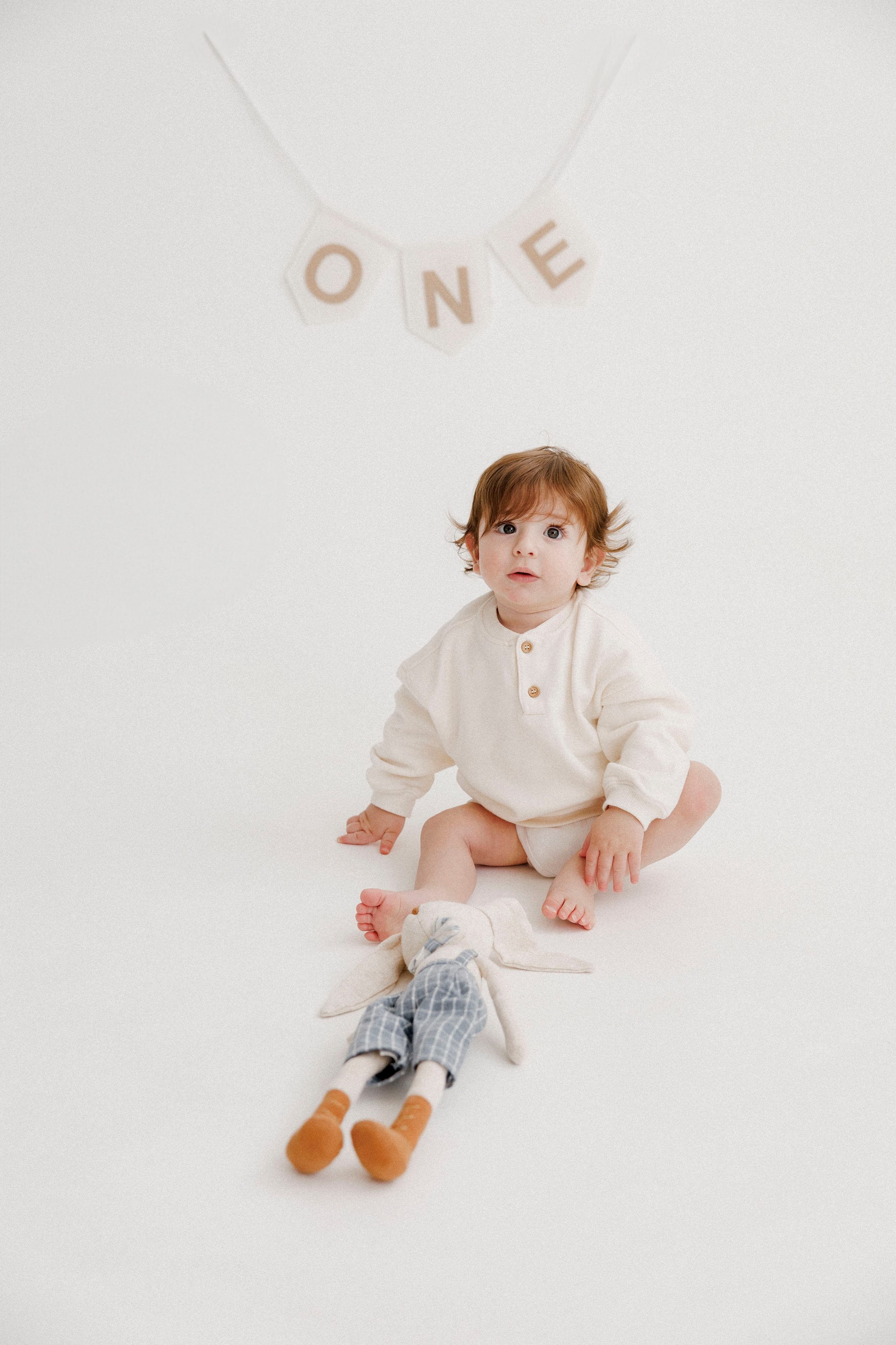 One year inside the White studio. Wedding and family photographer