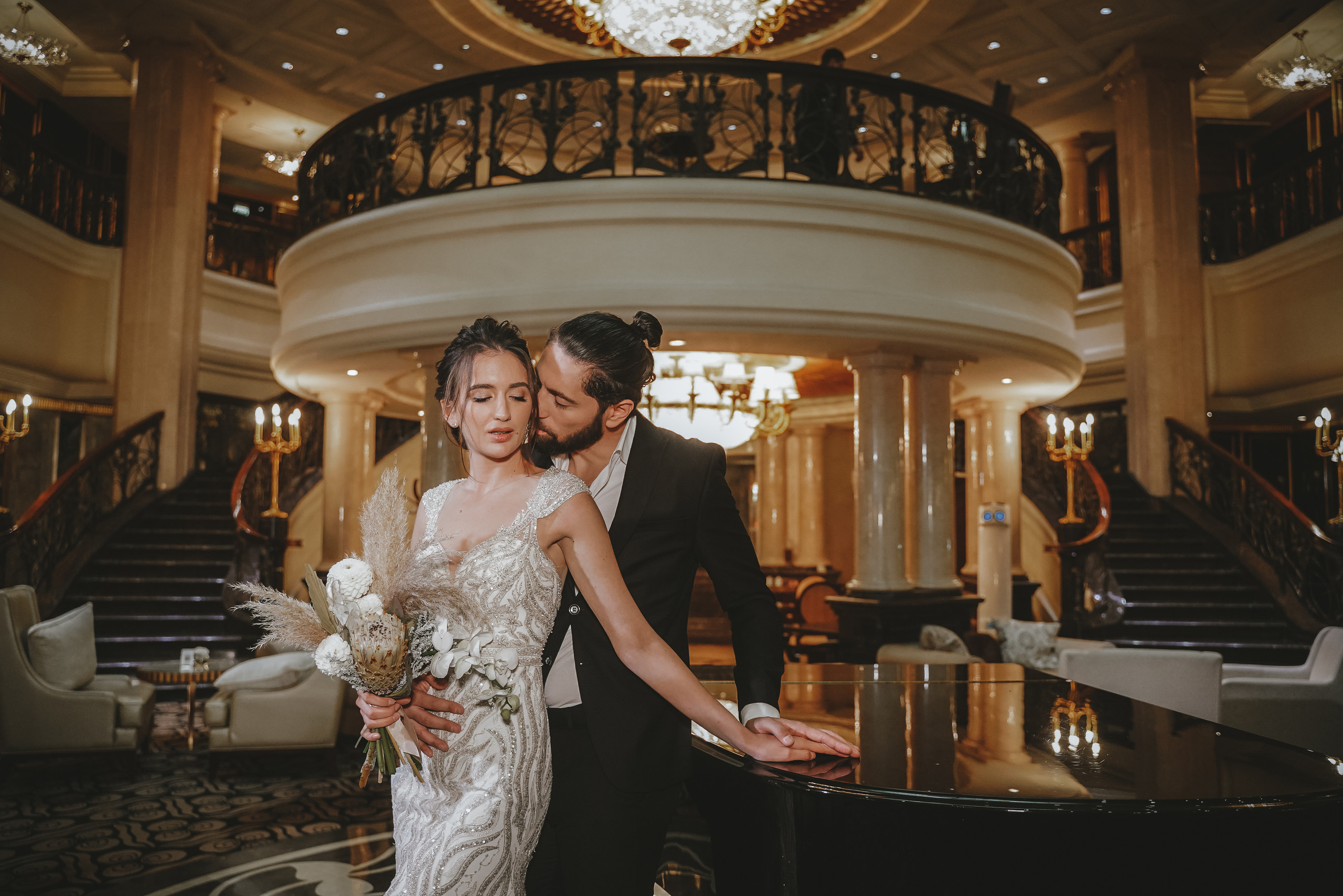 Свадебная фотосессия в St. Regensy Nikolskaya в Москве