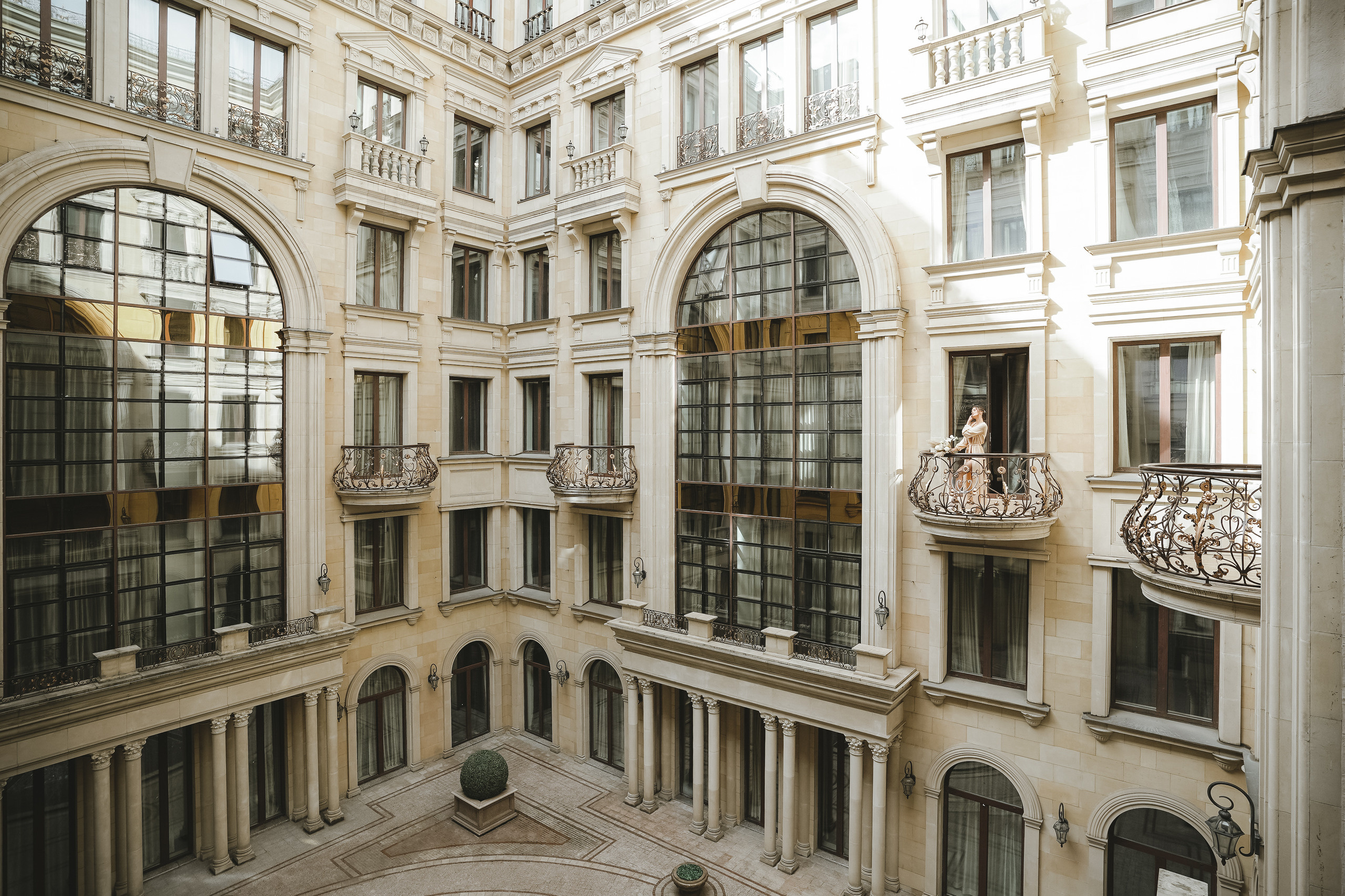 Свадебная фотосессия в St. Regensy Nikolskaya в Москве