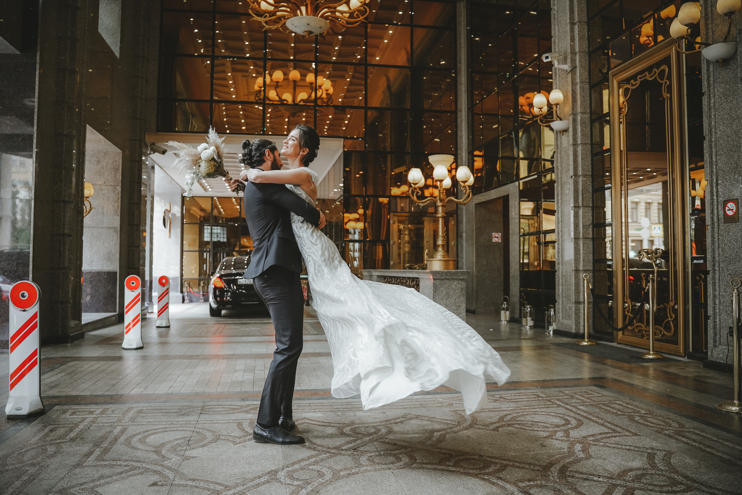Свадебная фотосессия в St. Regensy Nikolskaya в Москве