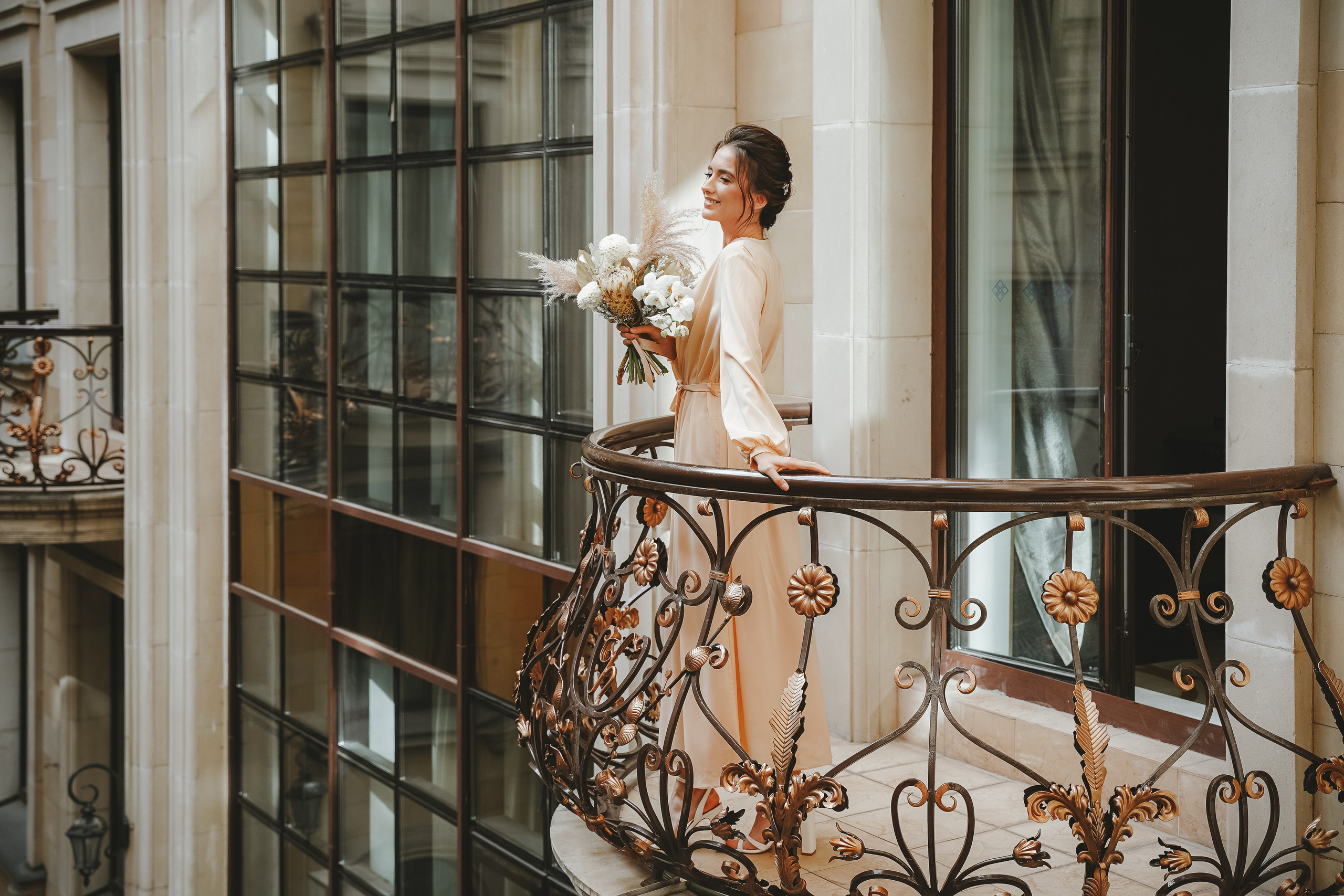 Свадебная фотосессия в St. Regensy Nikolskaya в Москве