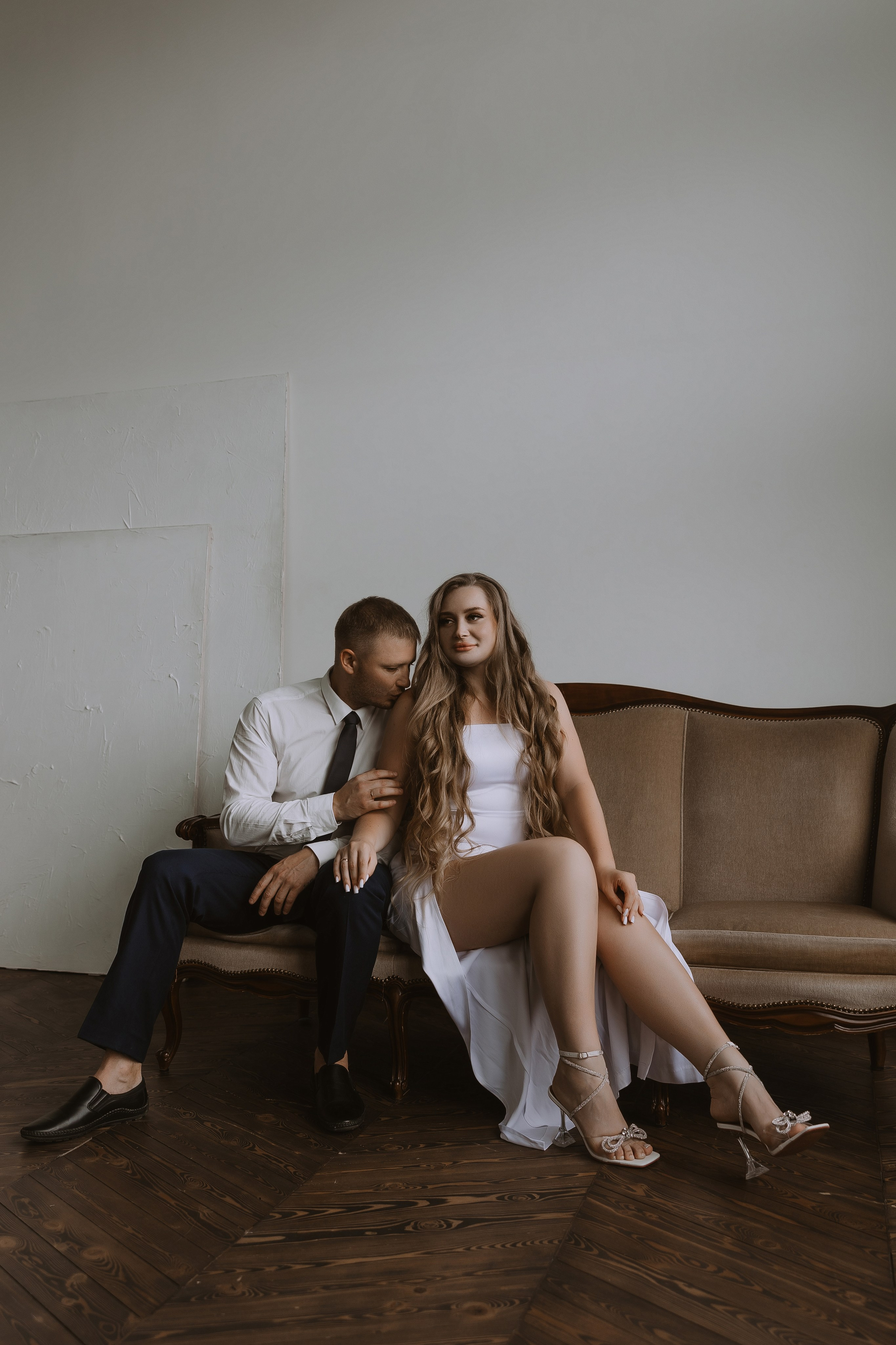 Wedding photoshoot in the studio. Your photographer in Busan (South Korea) Aleksandra Anufriy